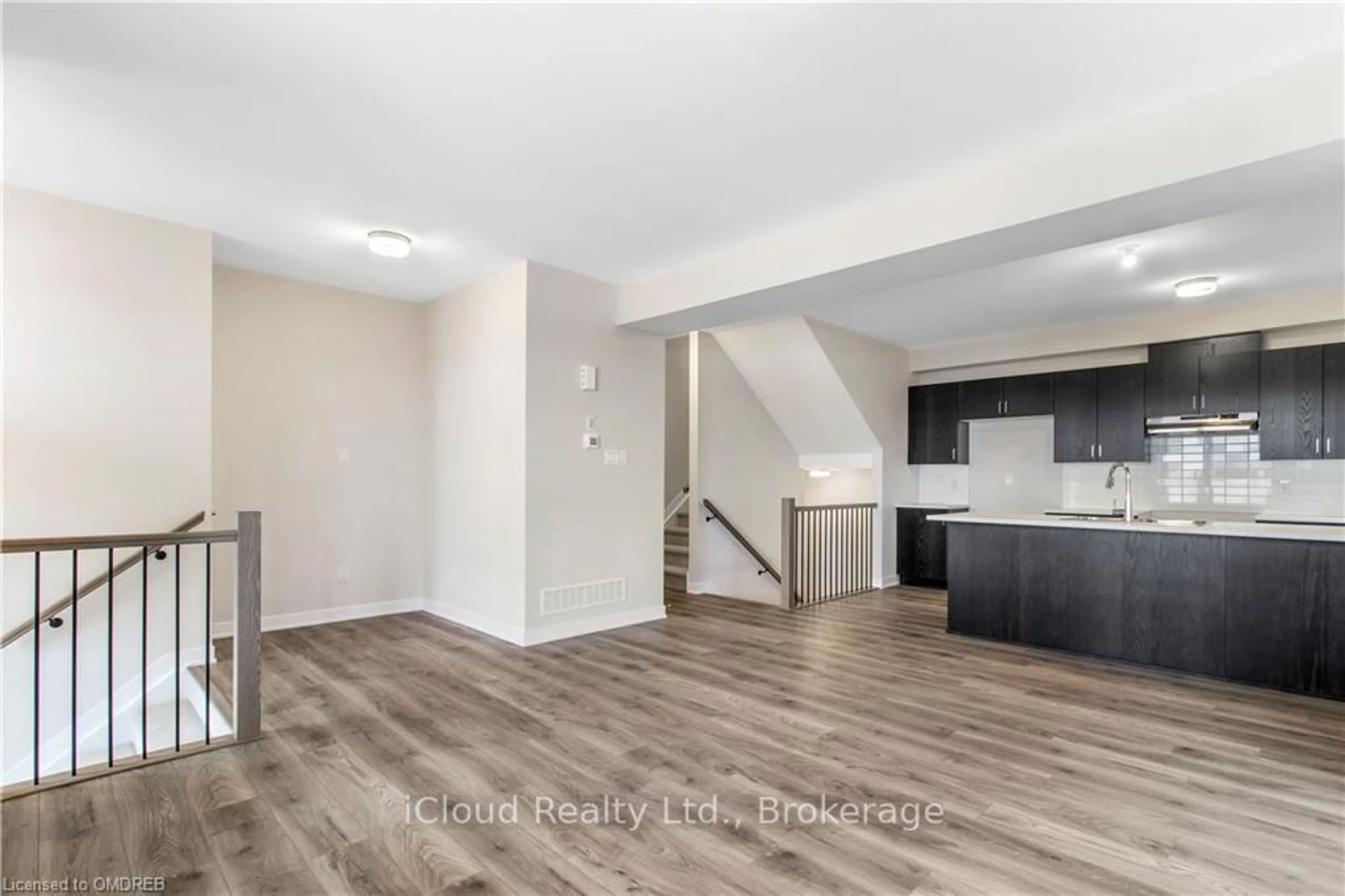 Unknown for 318 Catsfoot Walk, Ottawa Ontario K2J 7G9