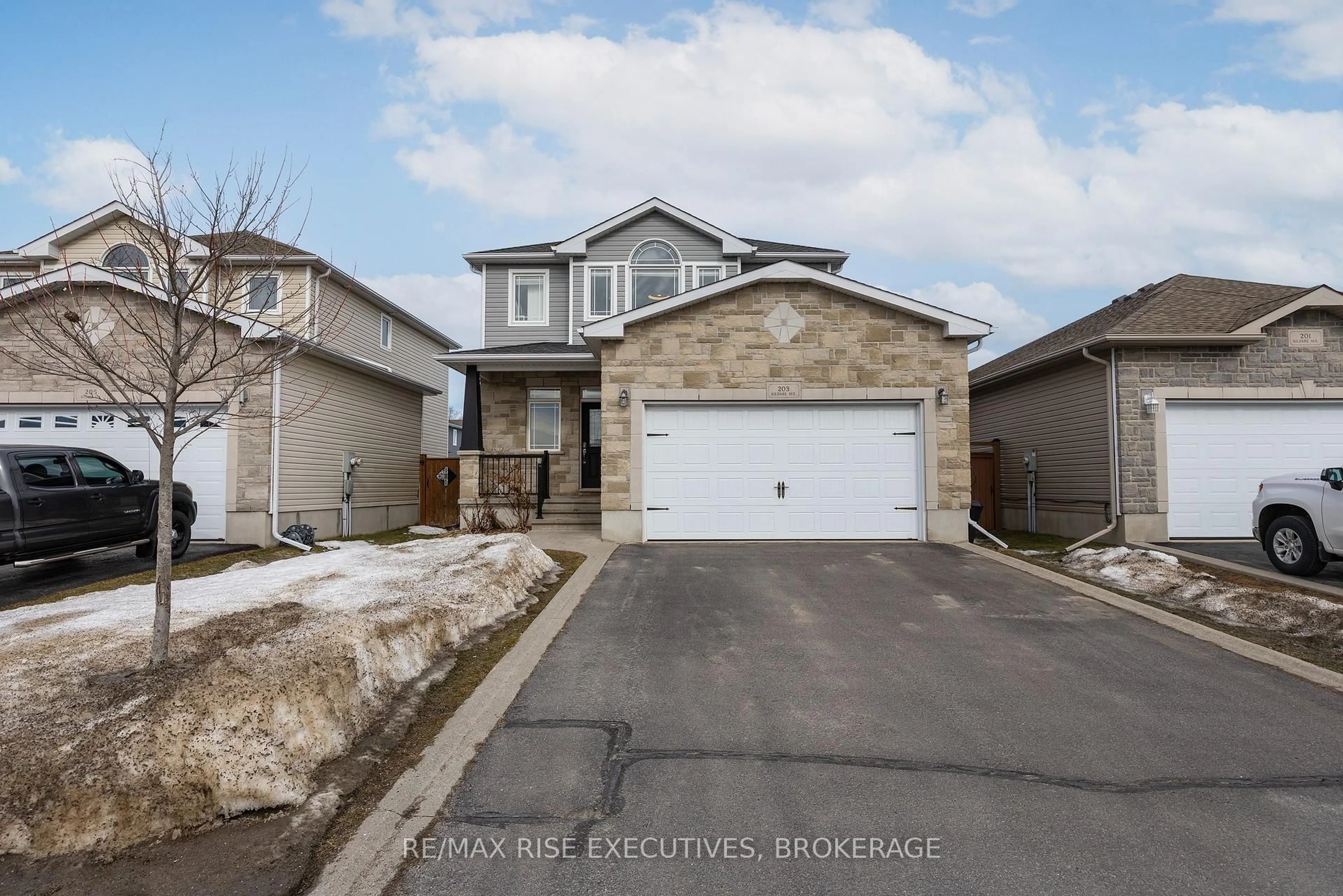 A pic from outside/outdoor area/front of a property/back of a property/a pic from drone, street for 203 Kildare Ave, Loyalist Ontario K7N 0A4