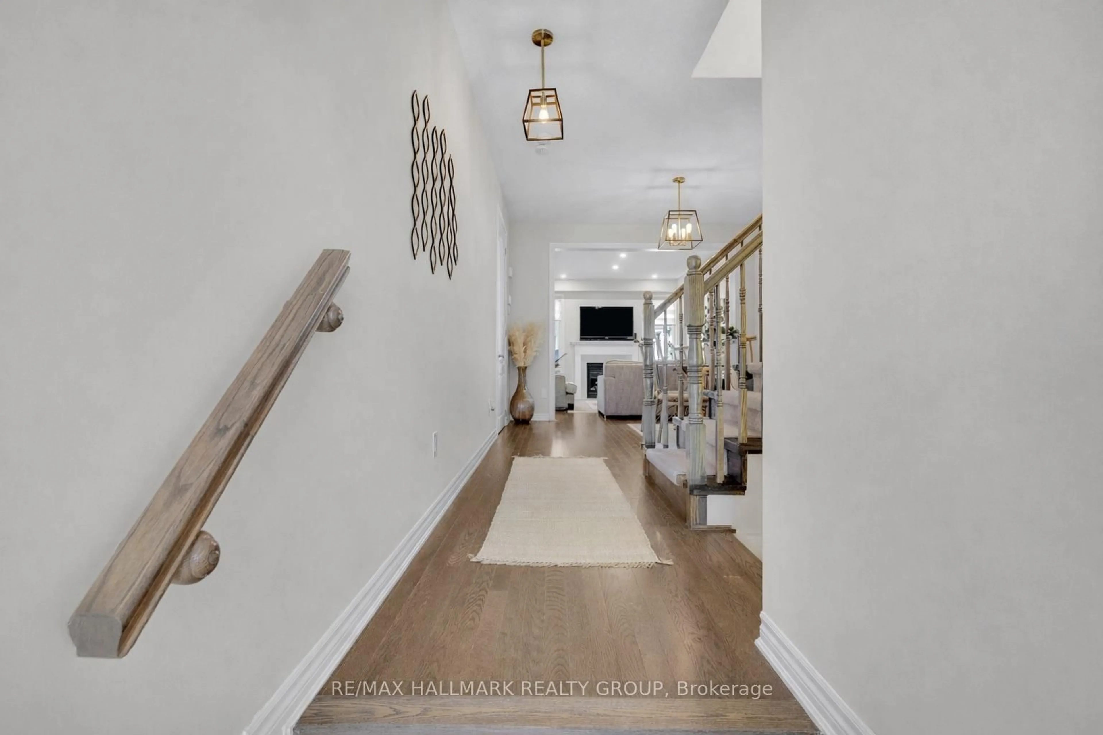 Indoor entryway for 229 Meadowbreeze Dr, Ottawa Ontario K2M 3A6