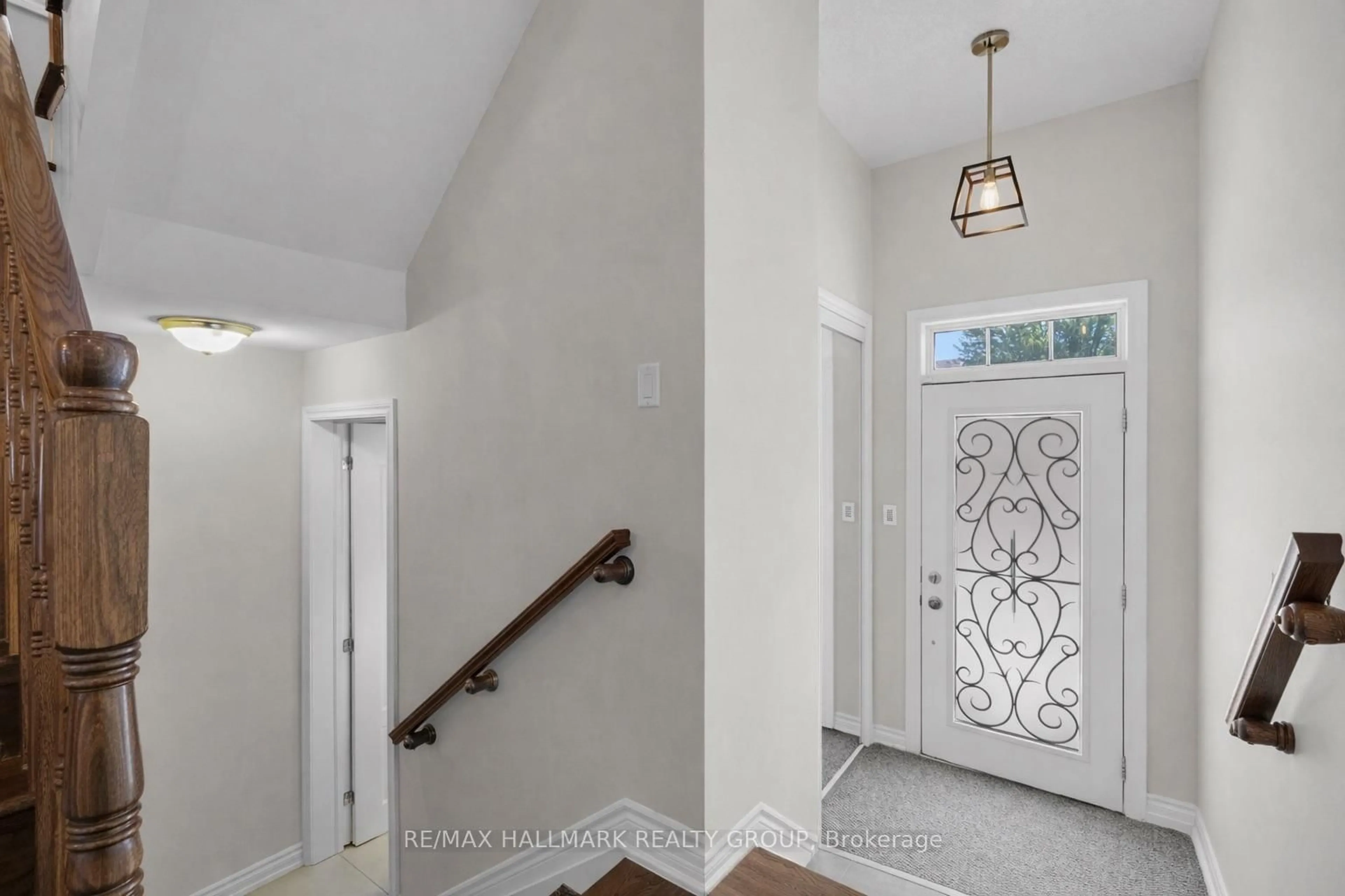 Indoor entryway for 229 Meadowbreeze Dr, Ottawa Ontario K2M 3A6