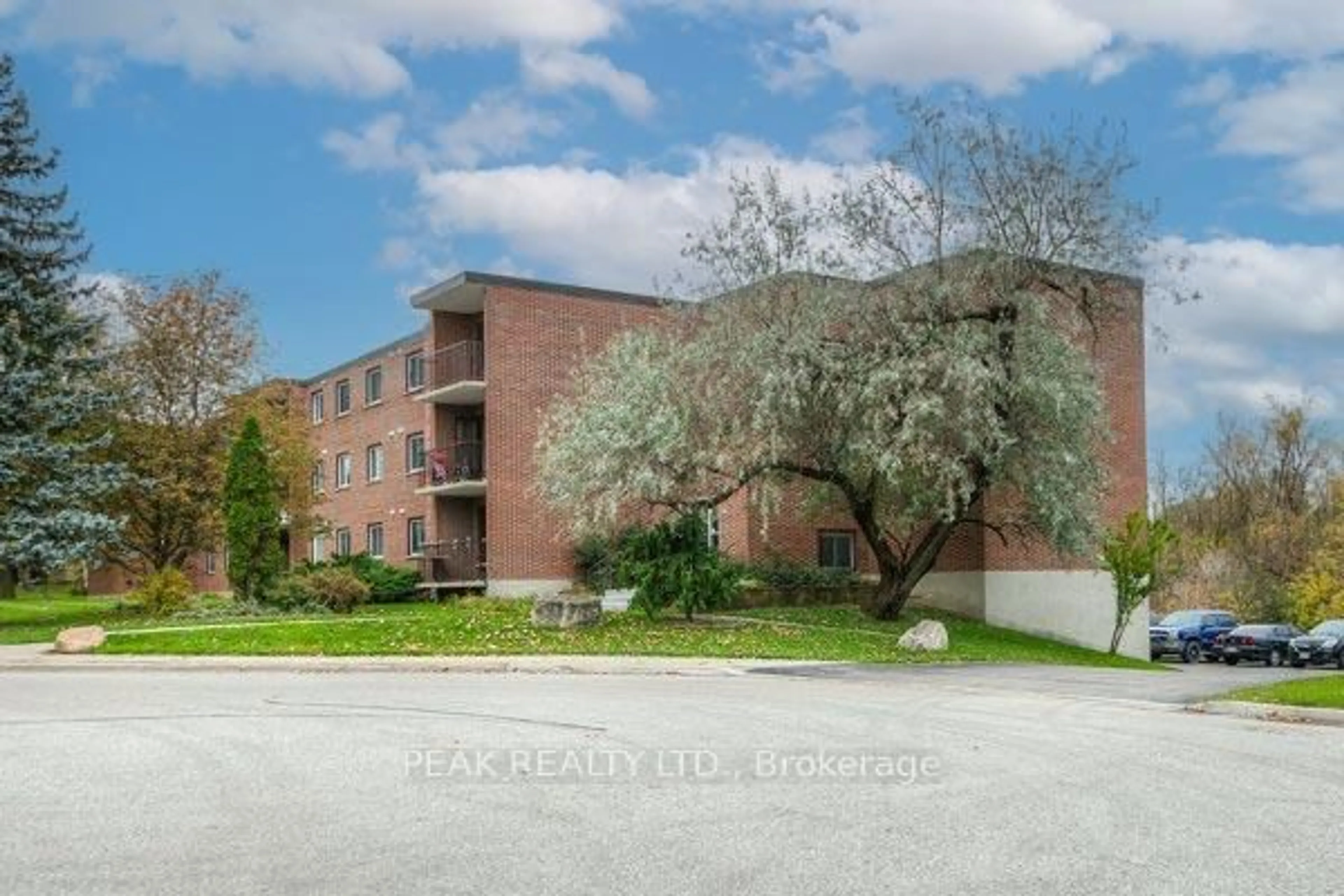 Patio, building for 4 Avalon Pl #106, Kitchener Ontario N2M 4N6