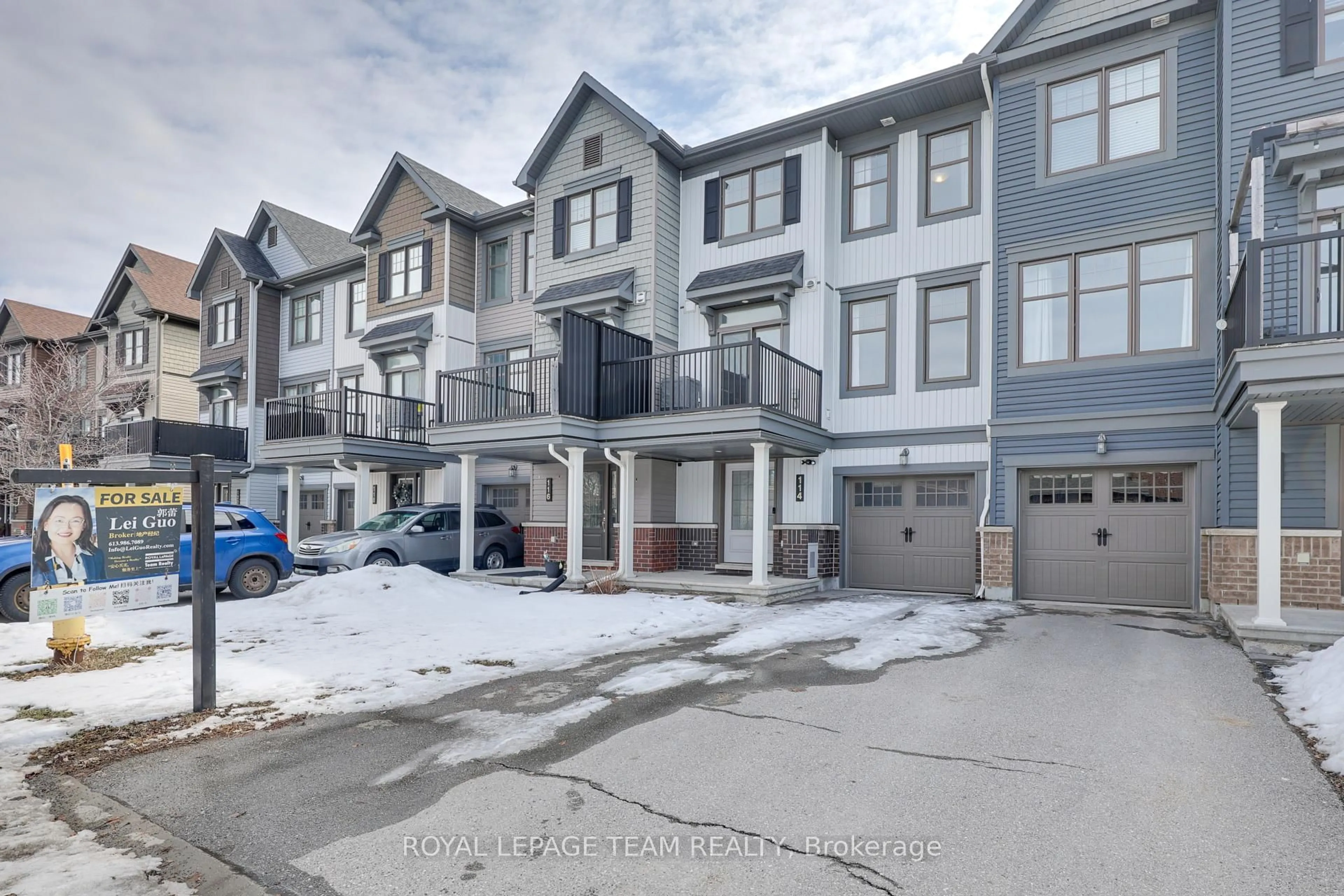 A pic from outside/outdoor area/front of a property/back of a property/a pic from drone, street for 114 SWEETWATER Lane, Ottawa Ontario K2T 0L1