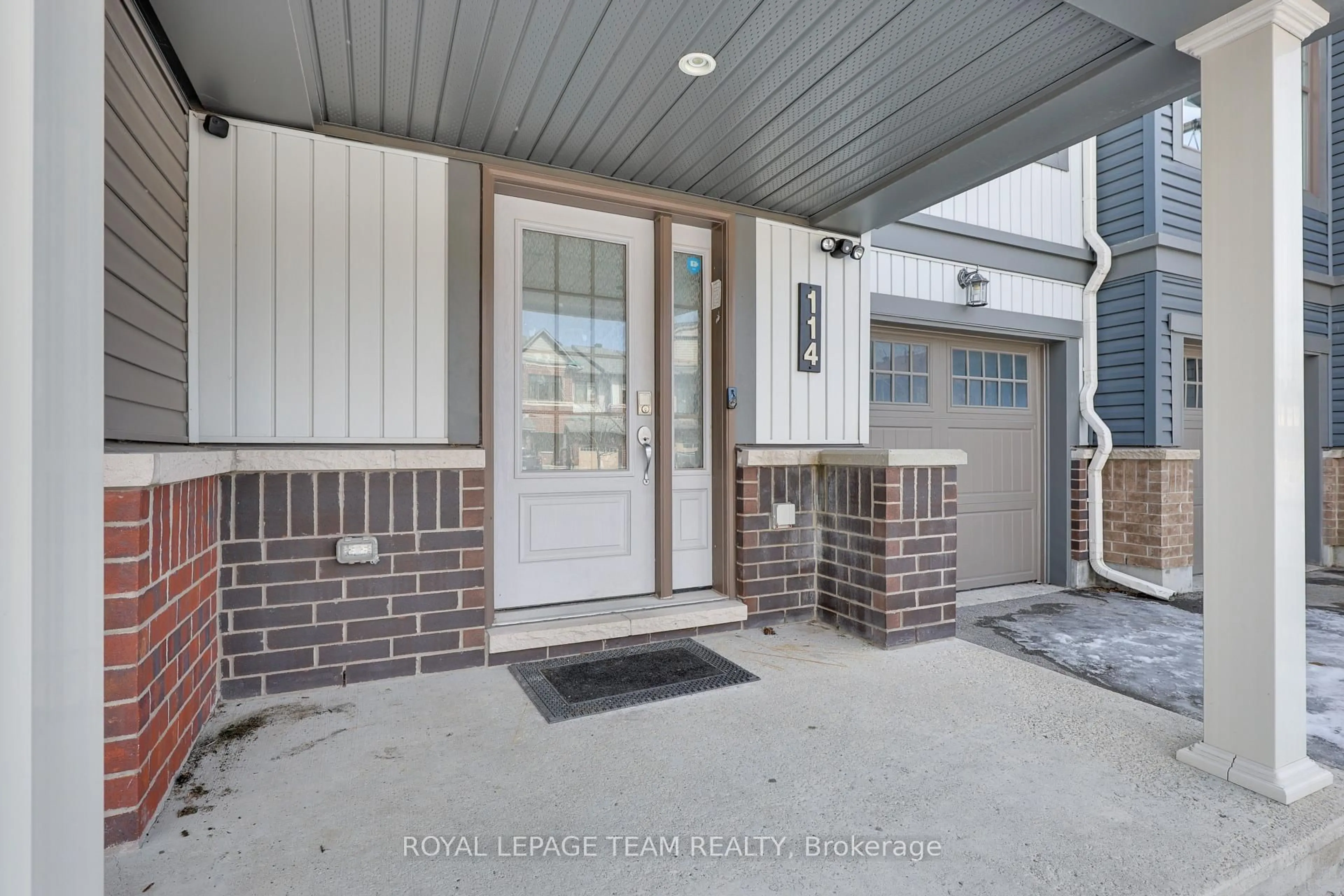 Indoor entryway for 114 SWEETWATER Lane, Ottawa Ontario K2T 0L1