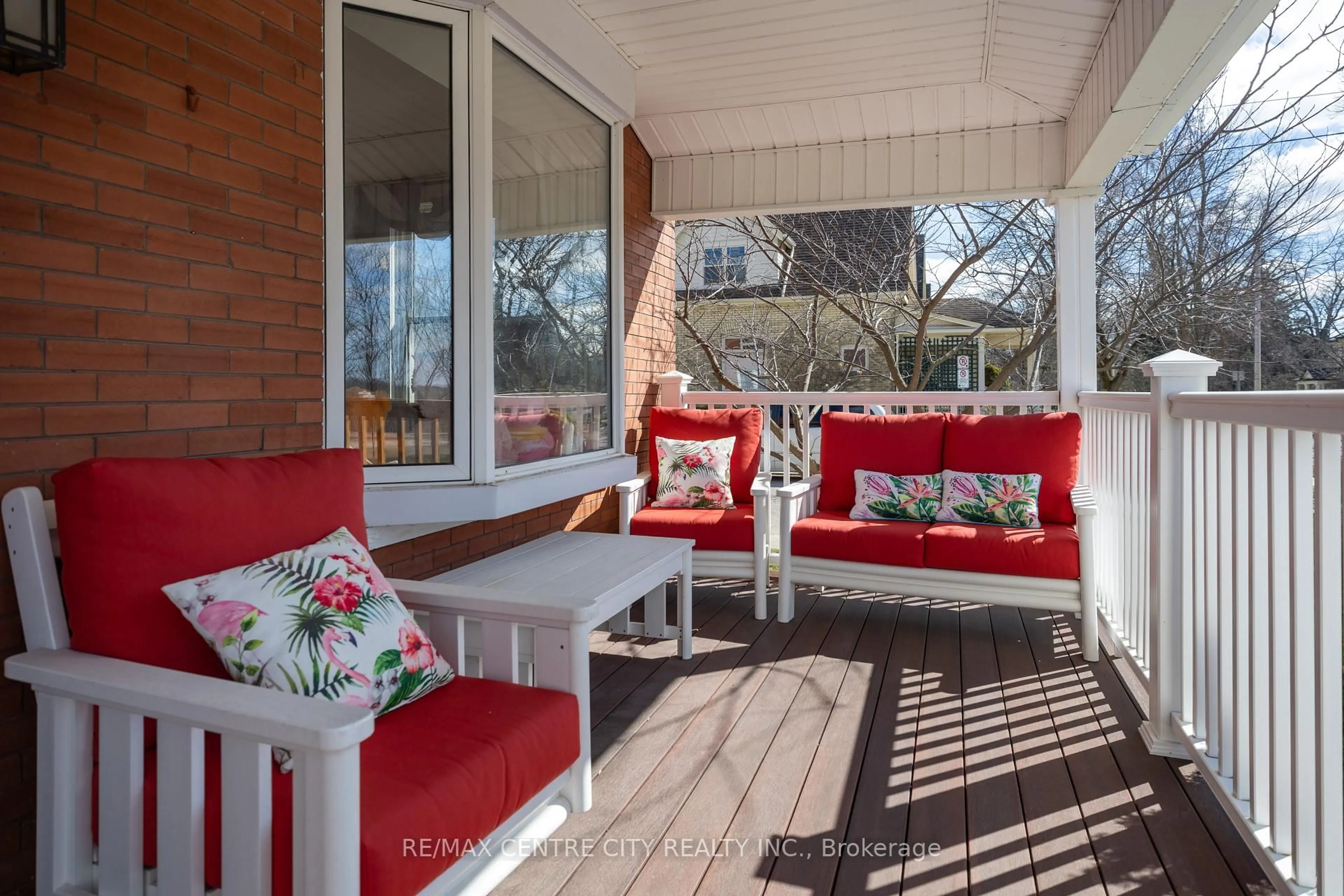 Patio, street for 3 Margaret St, St. Thomas Ontario N5R 3H5