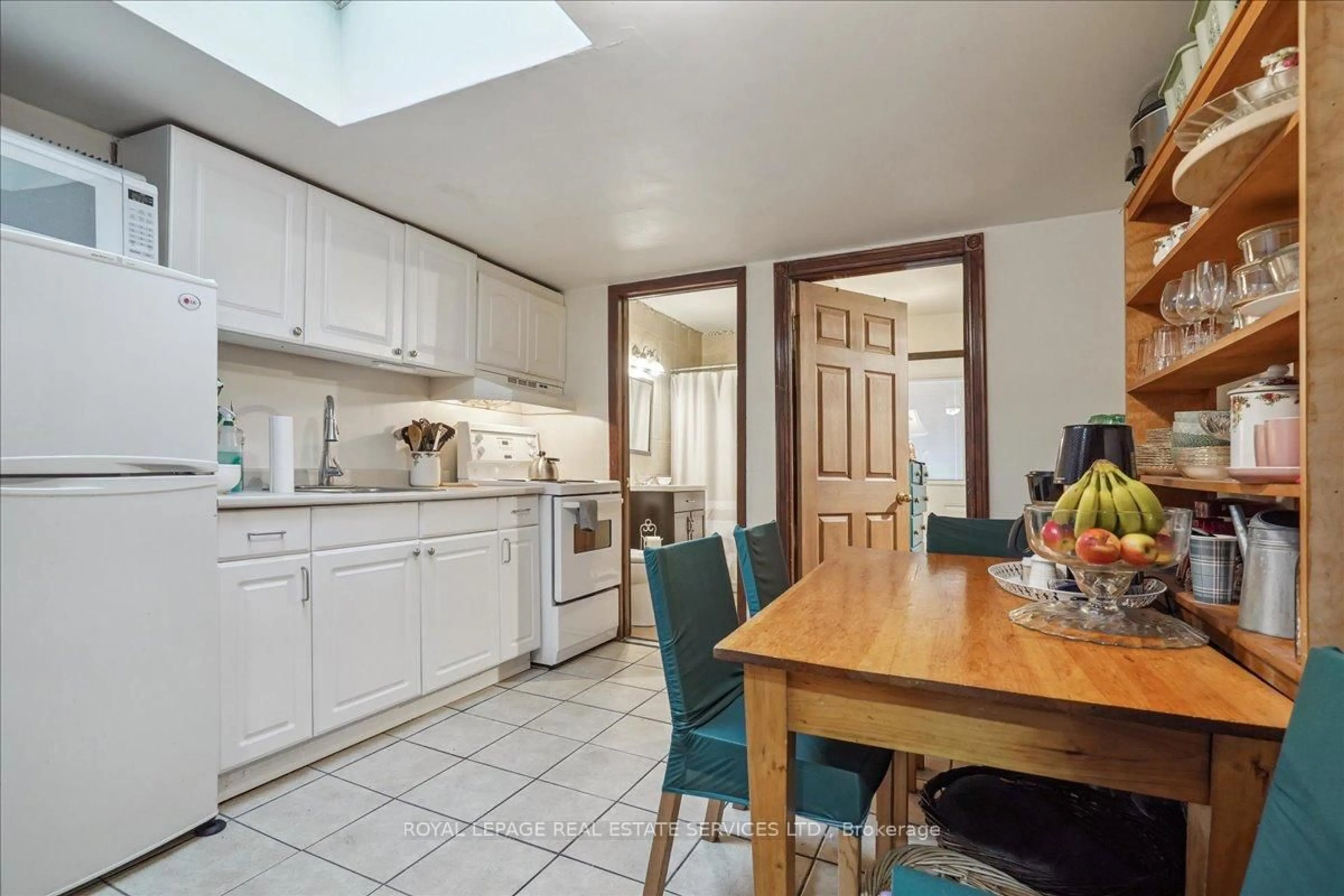 Open concept kitchen, ceramic/tile floor for 27 George St, St. Catharines Ontario L2R 5N3