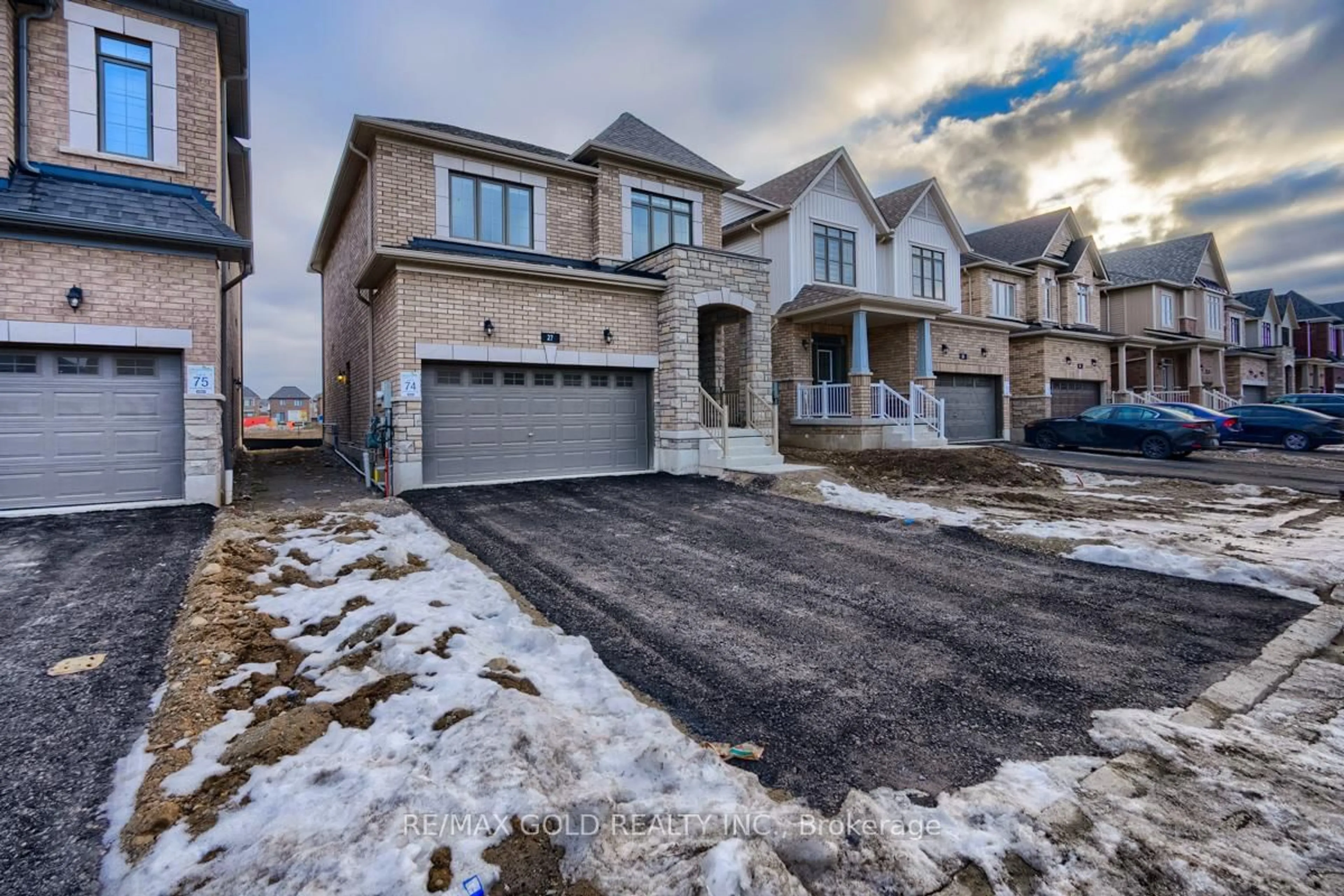 Unknown for 27 Garland Ave, Cambridge Ontario N1T 0E7