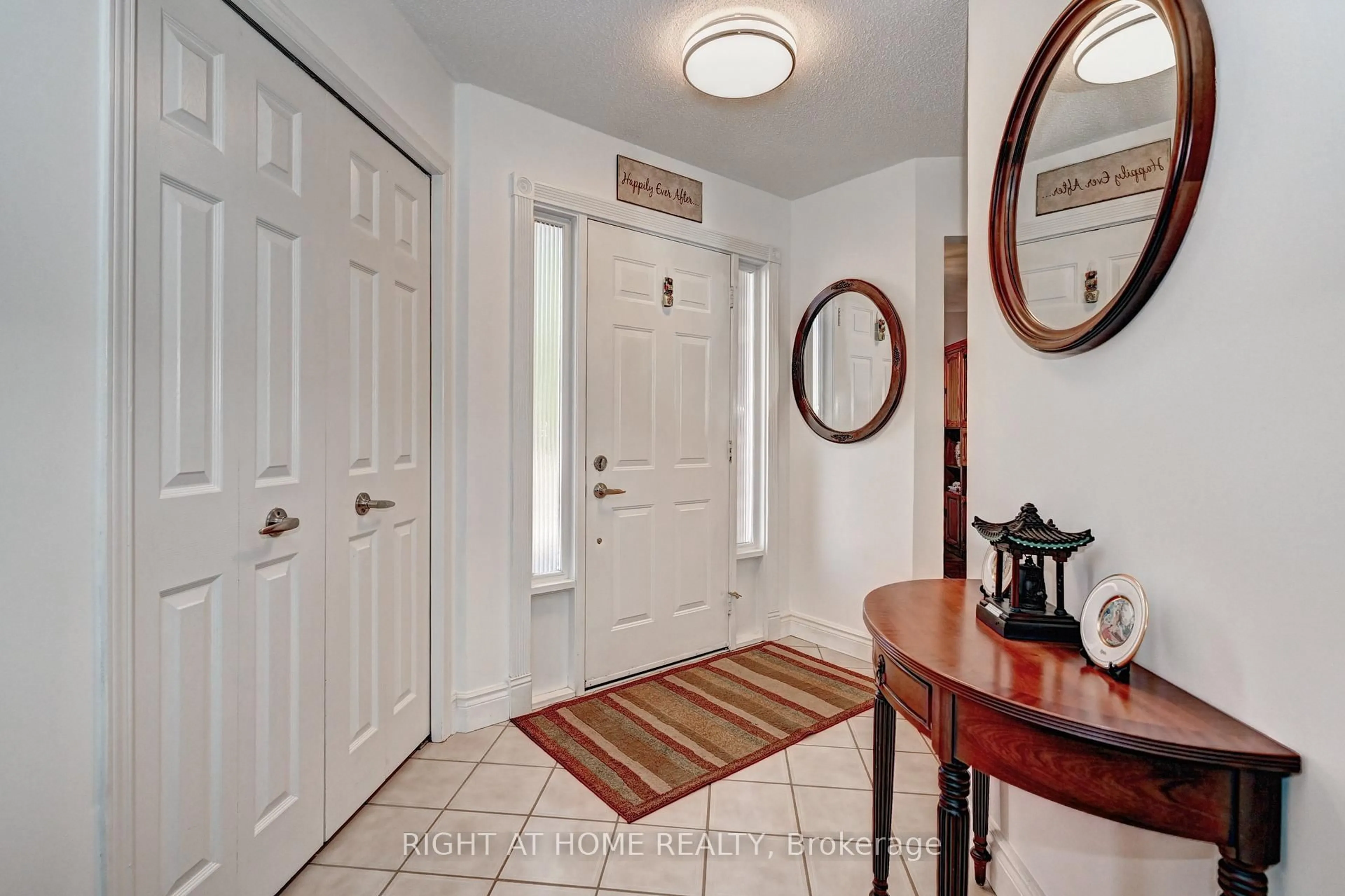 Indoor entryway for 524 Beechwood Dr #10, Waterloo Ontario N2T 2G9