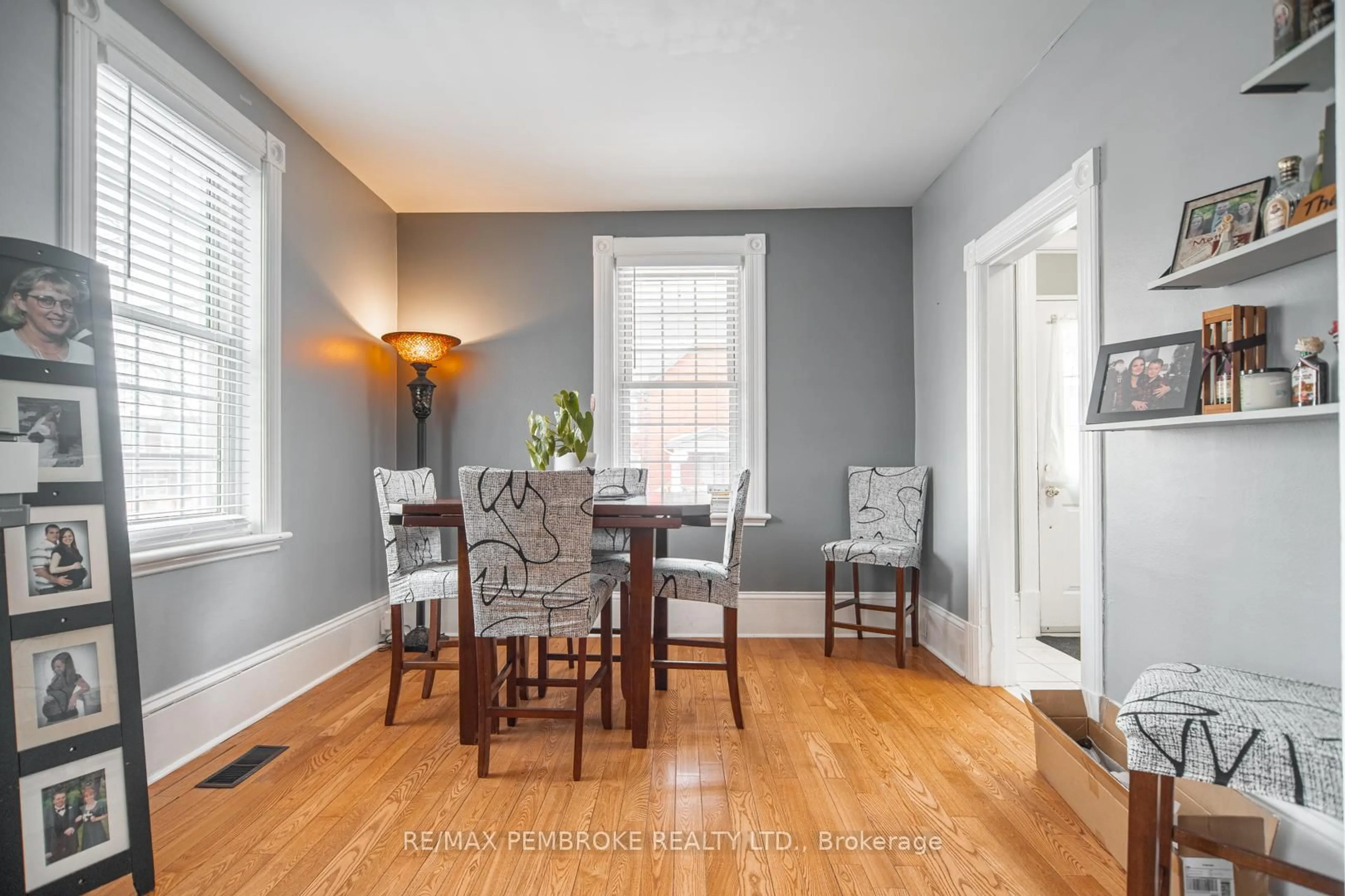 Dining room, wood/laminate floor for 320 Moffat St, Pembroke Ontario K8A 3X5