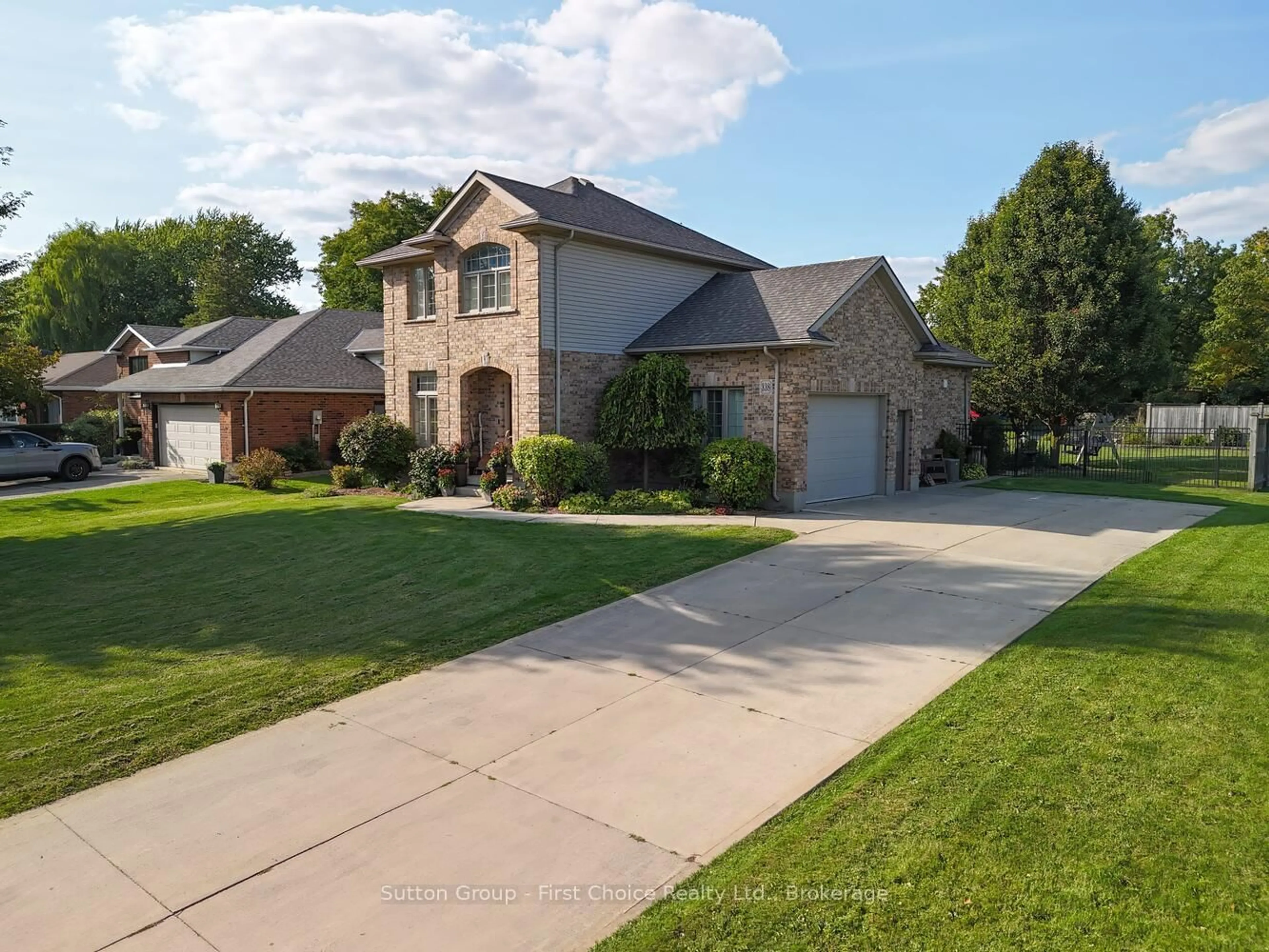 A pic from outside/outdoor area/front of a property/back of a property/a pic from drone, street for 338 Delamere Ave, Stratford Ontario N5A 5A4