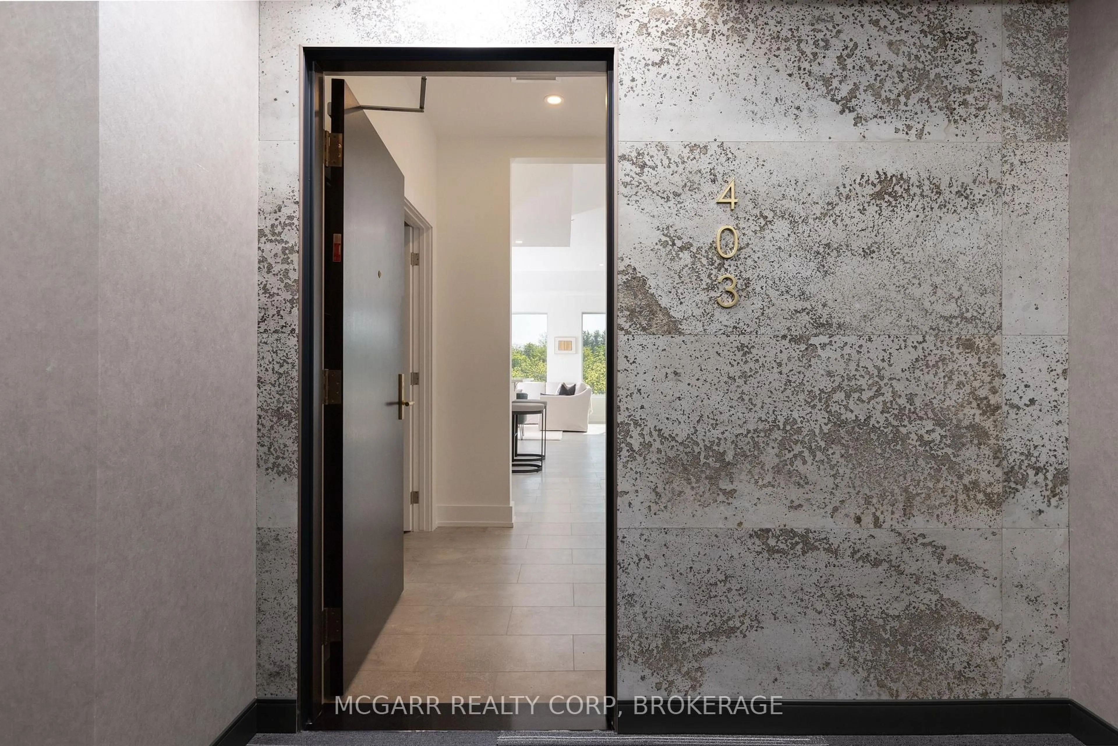 Indoor entryway for 77 Yates St #403, St. Catharines Ontario L2R 5R7