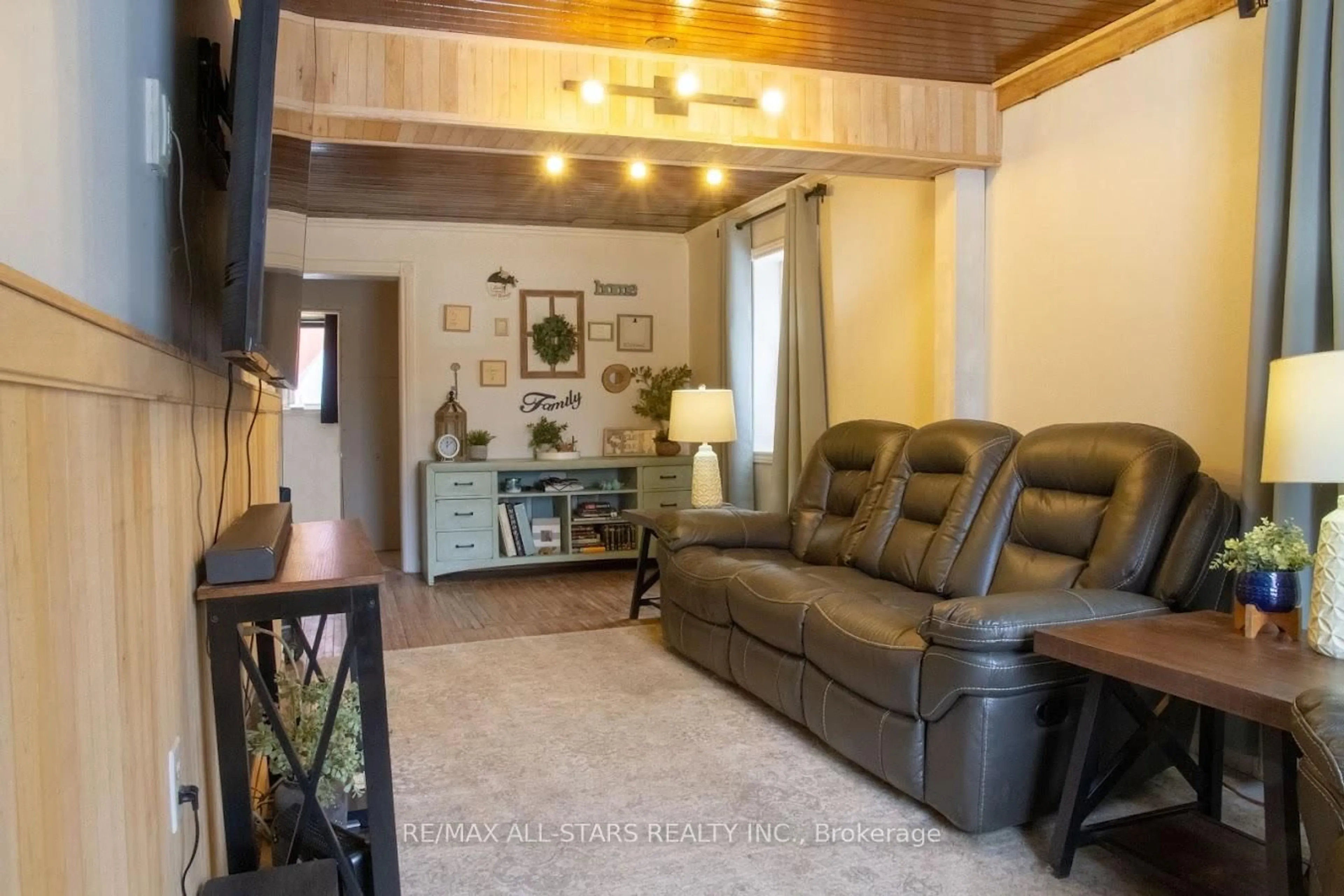 Living room with furniture, unknown for 69 Bridge St, Denbigh Ontario K0H 1L0