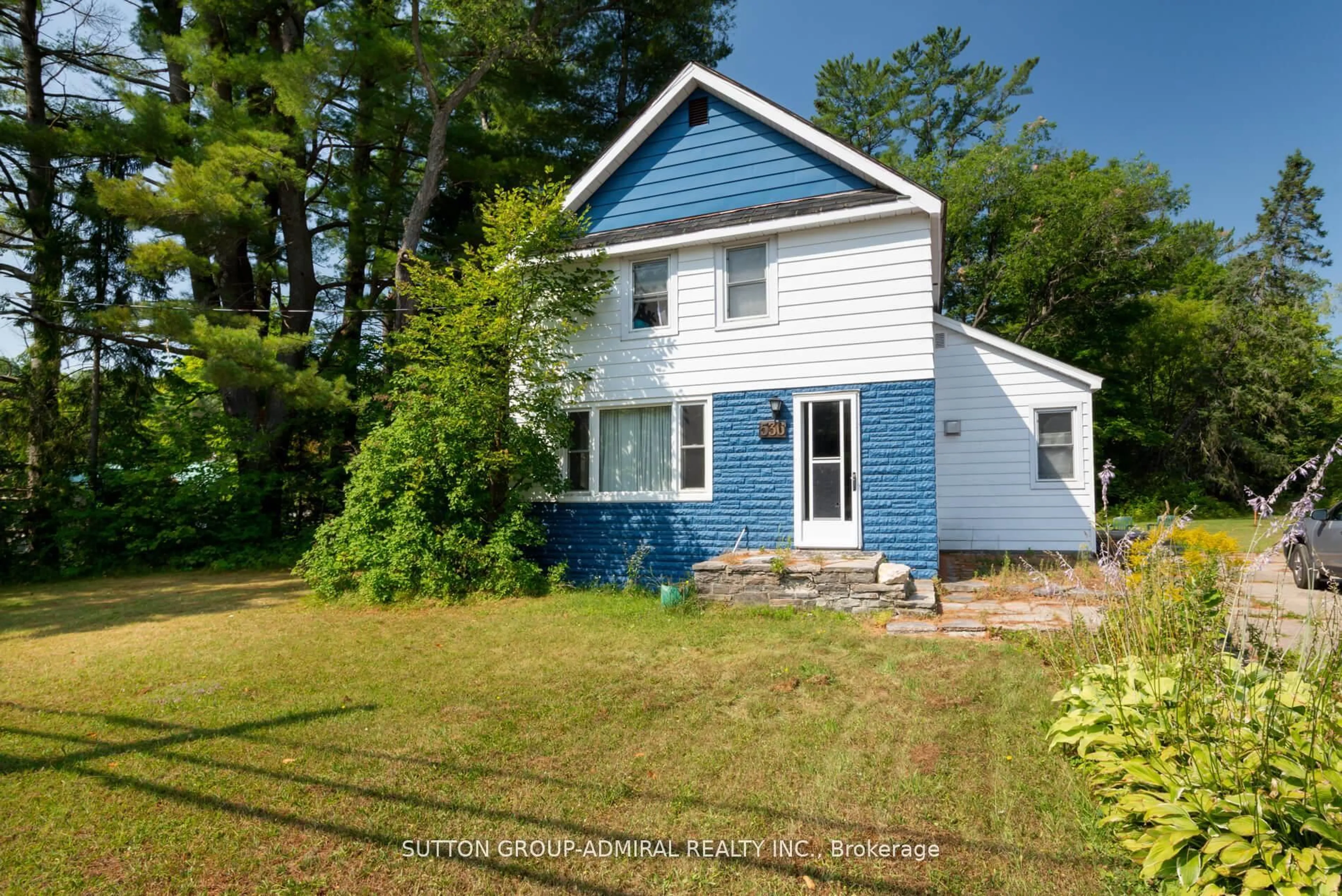 Home with vinyl exterior material, street for 536 Muskoka Road 3 N #3, Huntsville Ontario P1H 1C8