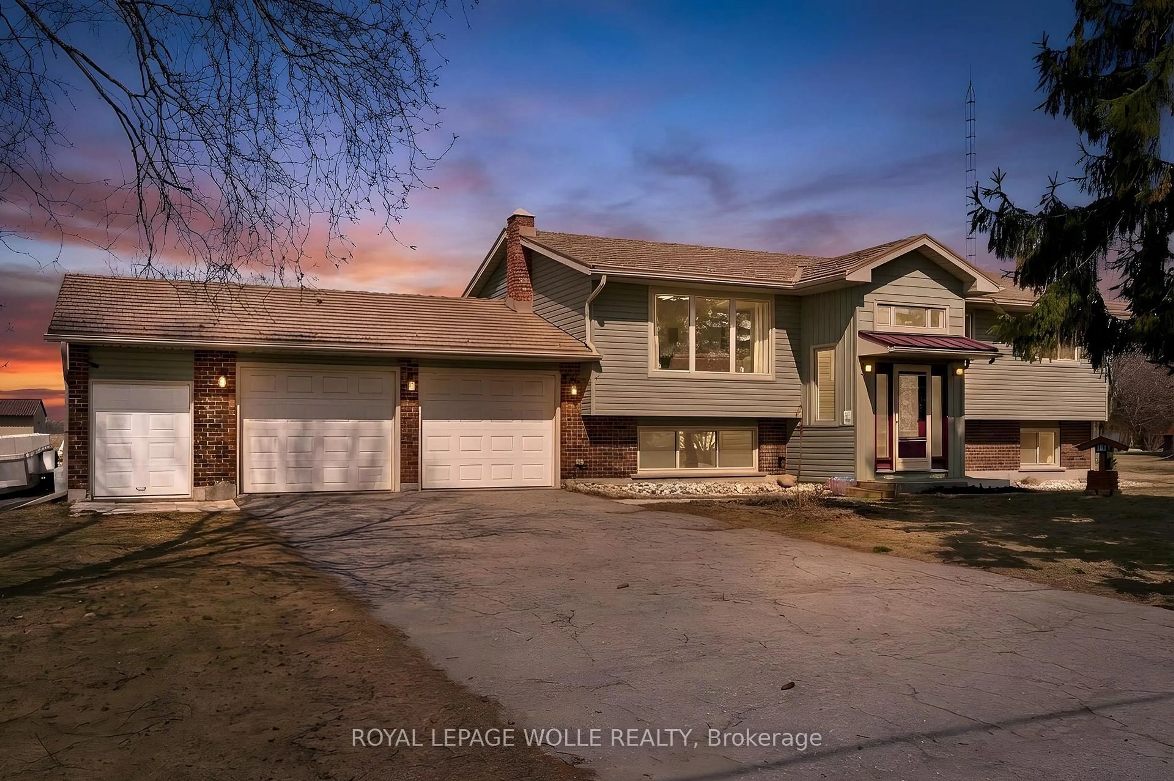 Home with vinyl exterior material, street for 7422 WELLINGTON RD 51, Guelph/Eramosa Ontario N0B 1B0