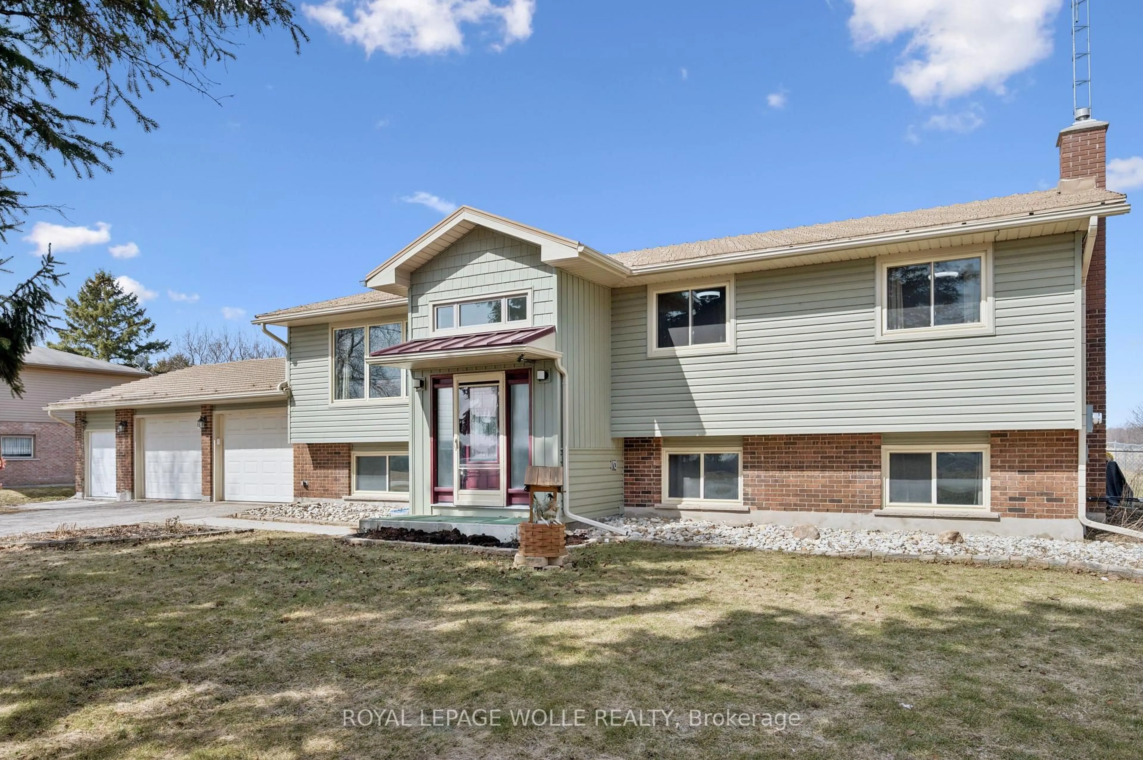 Home with vinyl exterior material, street for 7422 WELLINGTON RD 51, Guelph/Eramosa Ontario N0B 1B0