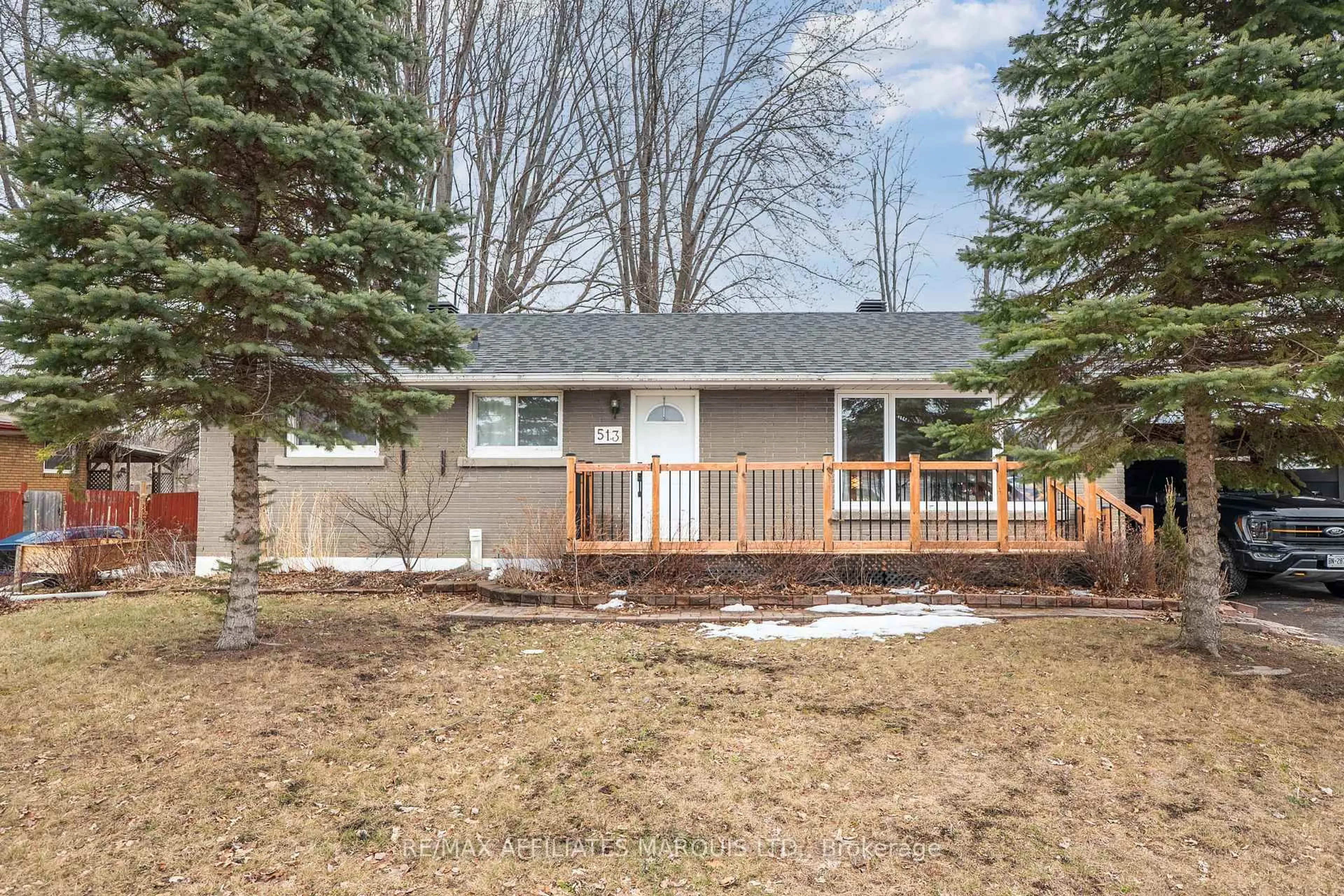 Home with vinyl exterior material, street for 513 Joyce St, Cornwall Ontario K6J 1Y1