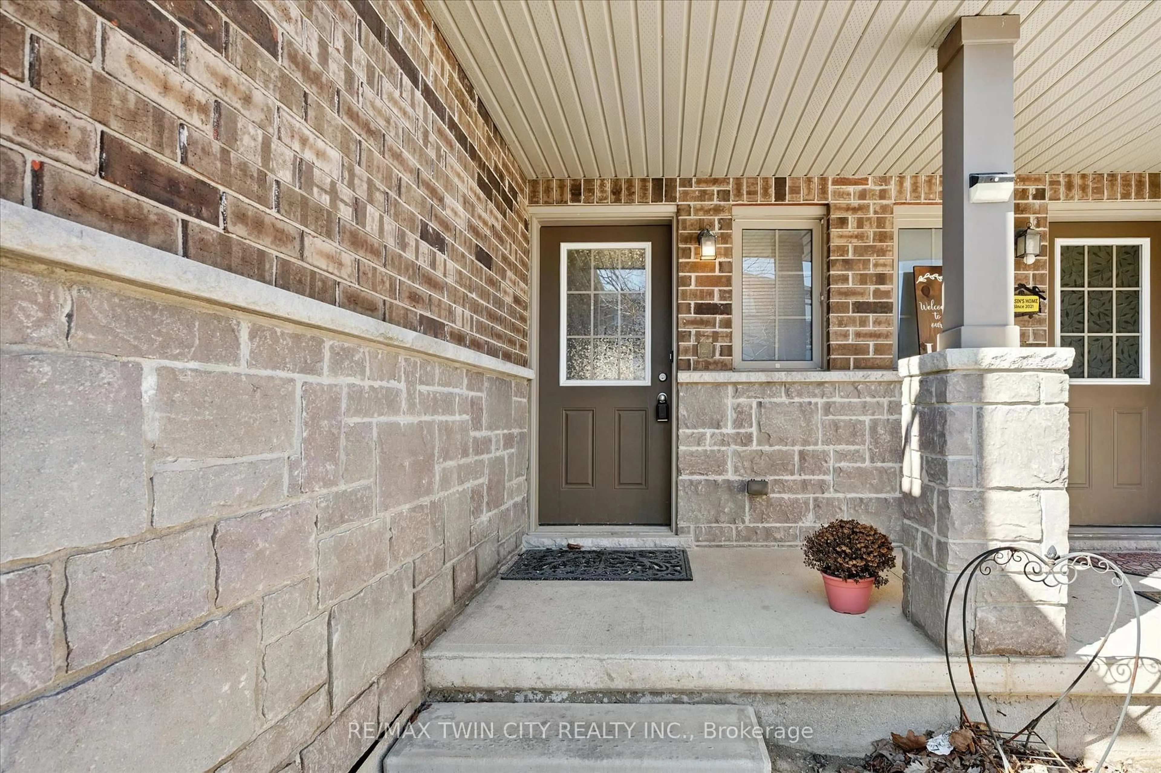 Indoor entryway for 3045 Springmeadow Rd #3, London South Ontario N6J 3V9