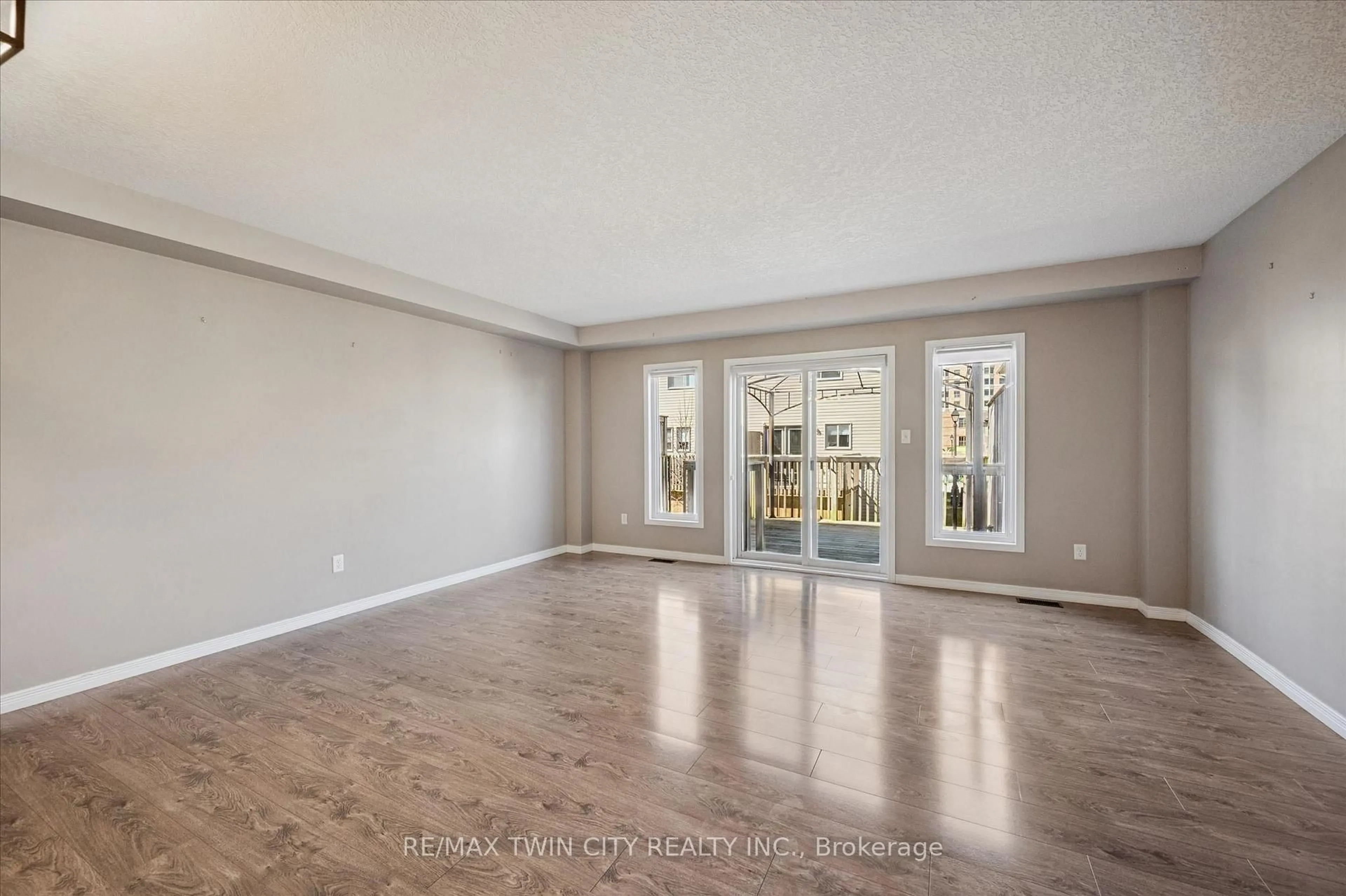 A pic of a room for 3045 Springmeadow Rd #3, London South Ontario N6J 3V9