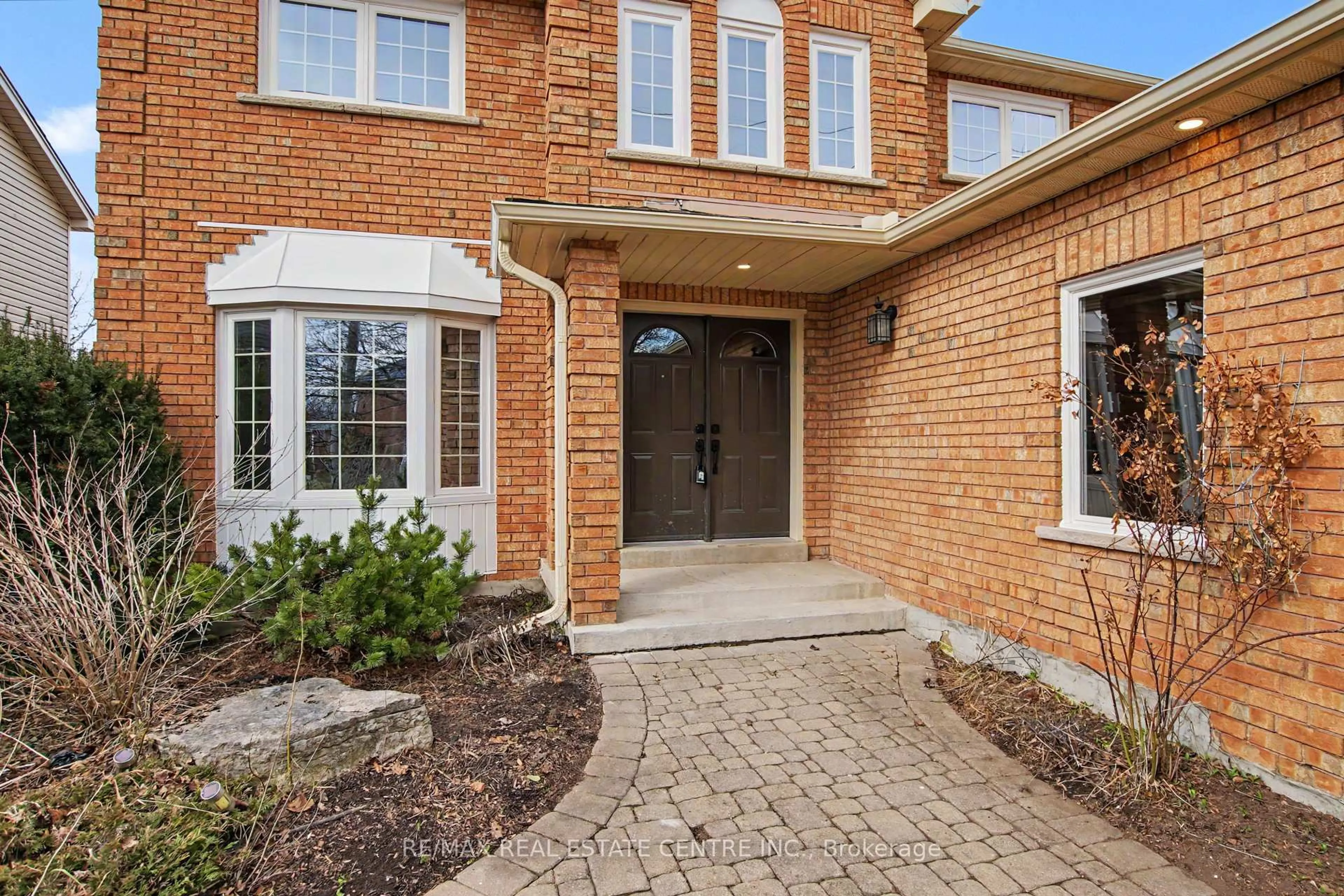 Home with brick exterior material, street for 507 Grand Ridge Dr, Waterloo Ontario N1S 4Y9