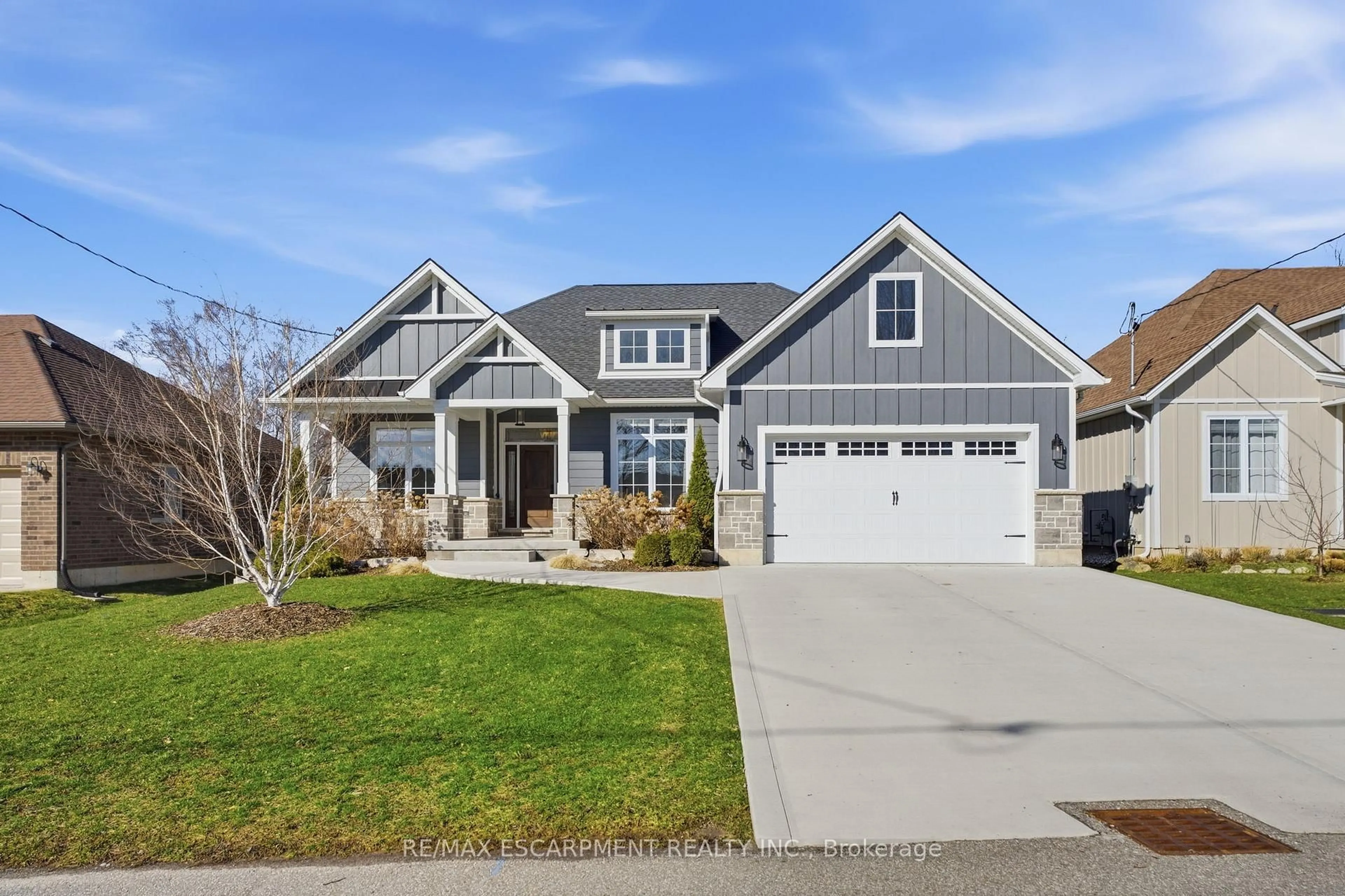 Home with vinyl exterior material, street for 9 East St, Norfolk Ontario N0A 1N5