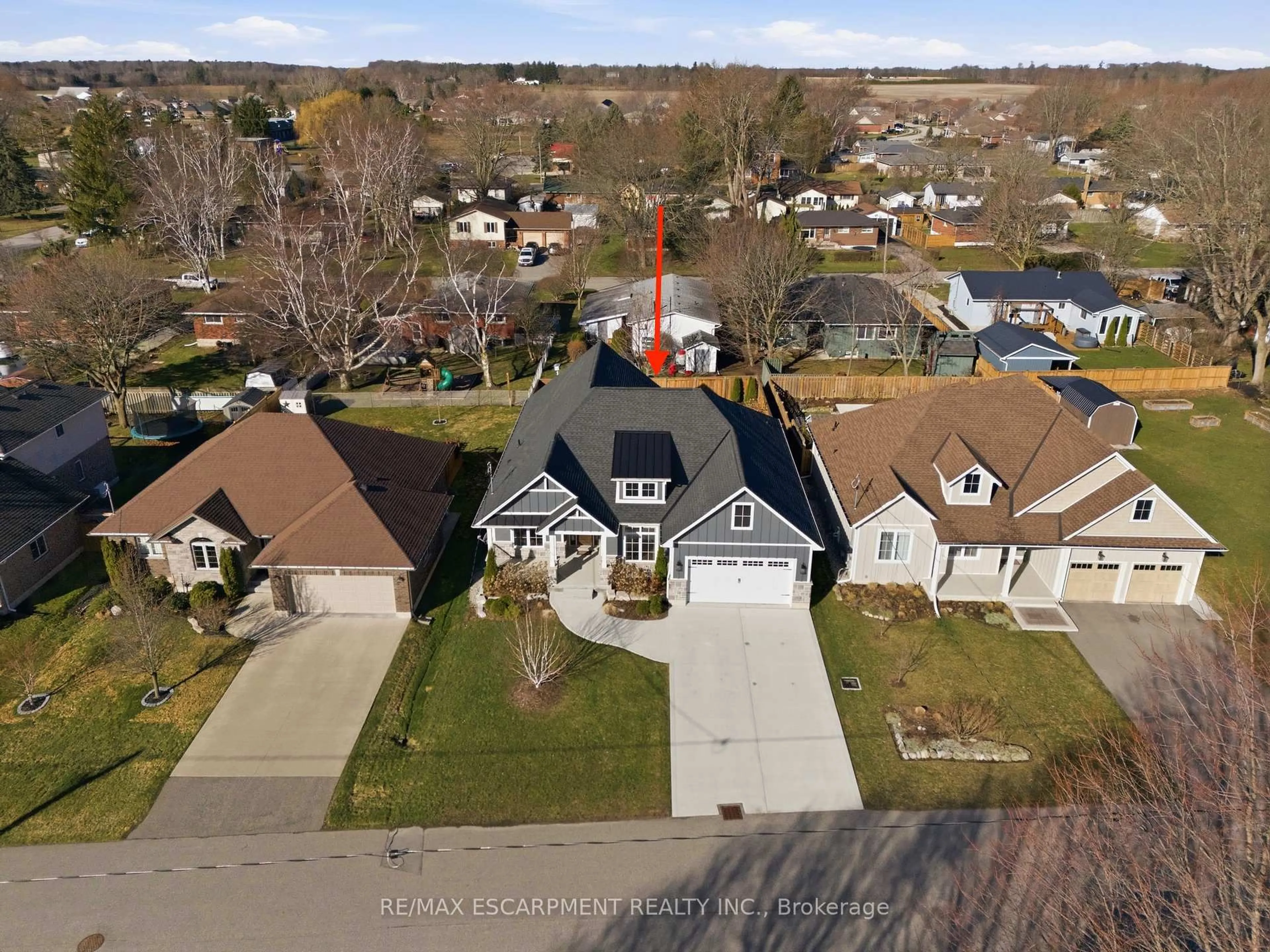 A pic from outside/outdoor area/front of a property/back of a property/a pic from drone, street for 9 East St, Norfolk Ontario N0A 1N5