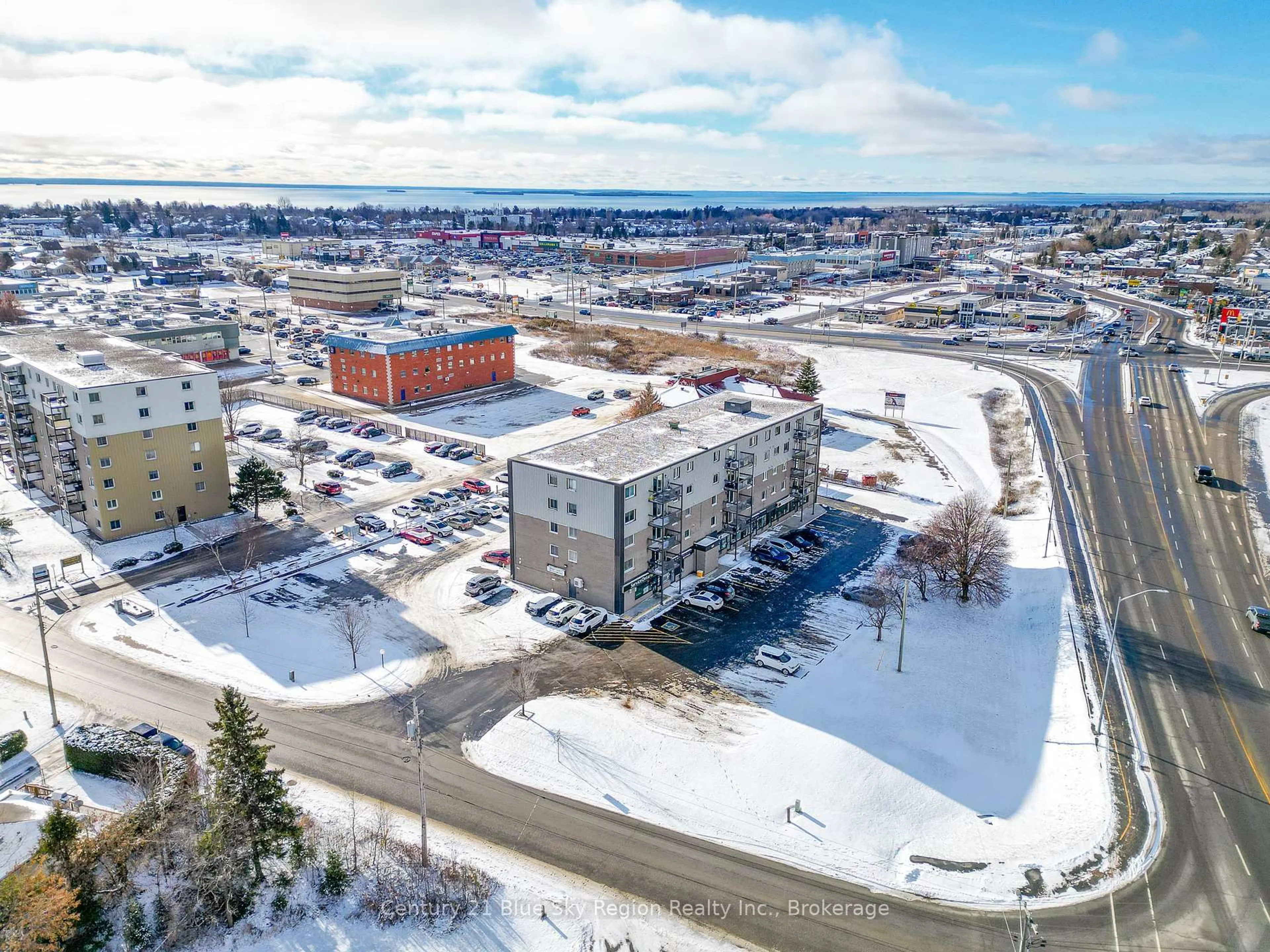 A pic from outside/outdoor area/front of a property/back of a property/a pic from drone, building for 955 Stockdale Rd #502, North Bay Ontario P1B 9G3