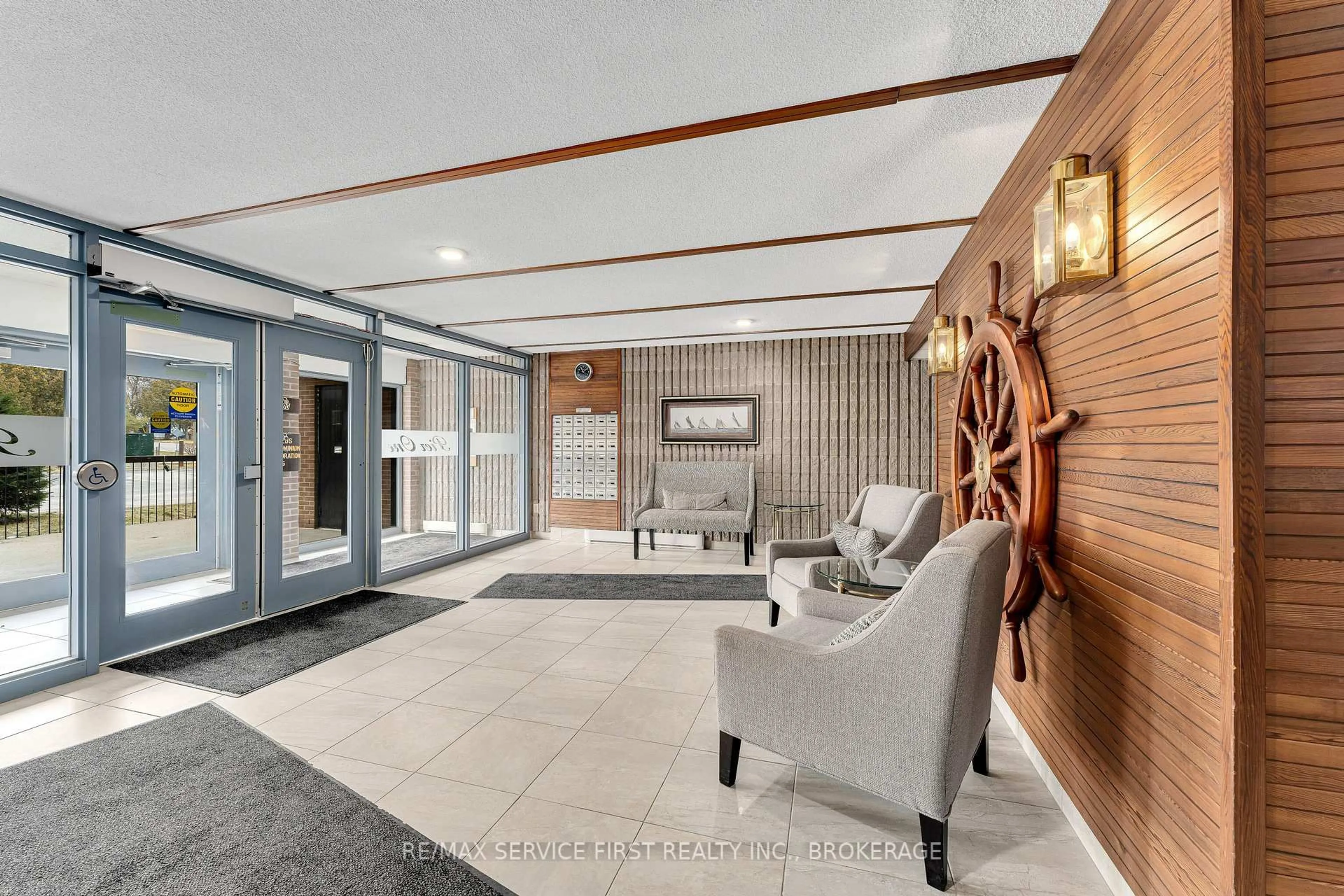Lobby for 610 William St #301, Gananoque Ontario K7G 3A4