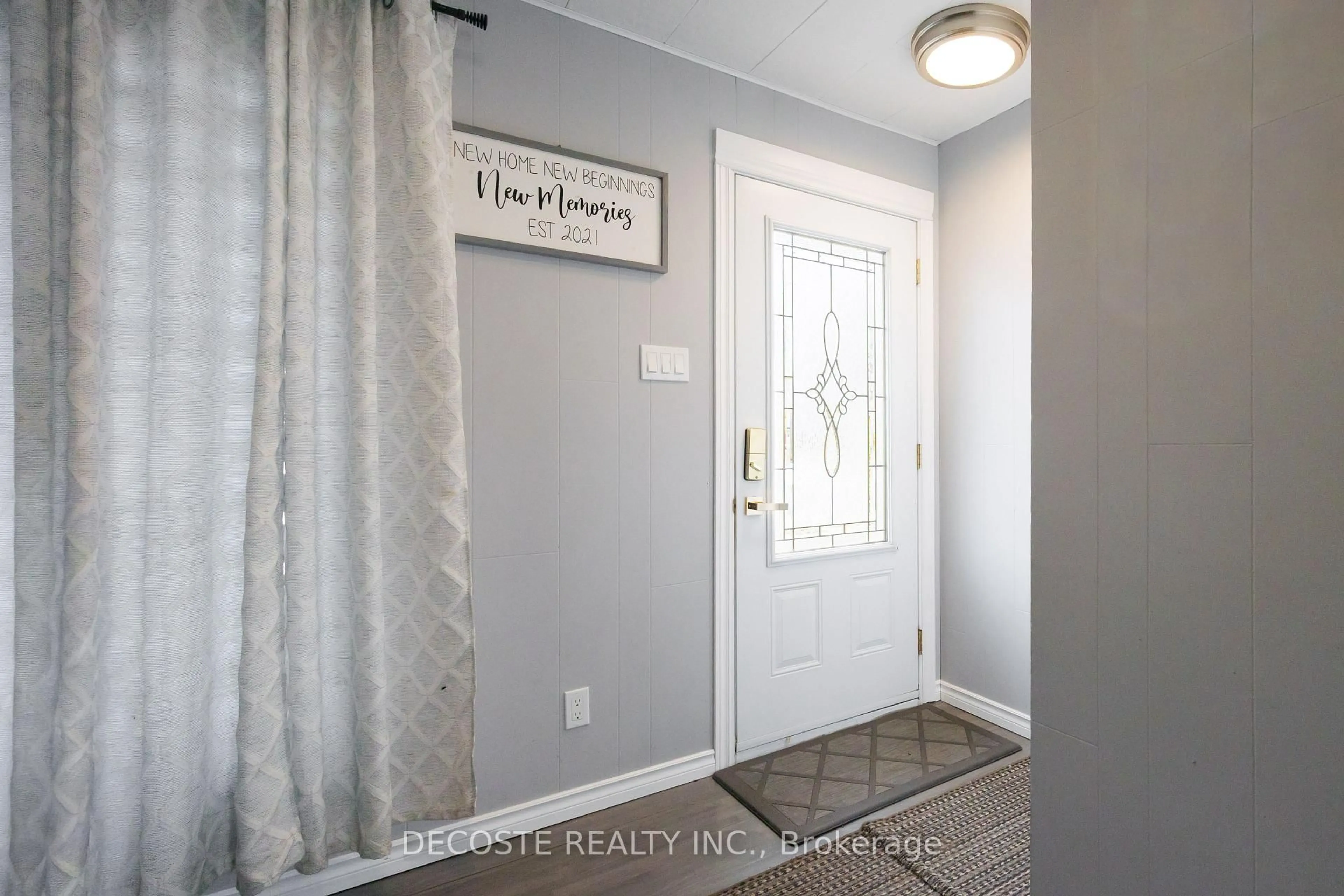 Indoor entryway for 4213 Lancaster St, South Glengarry Ontario K0C 1L0