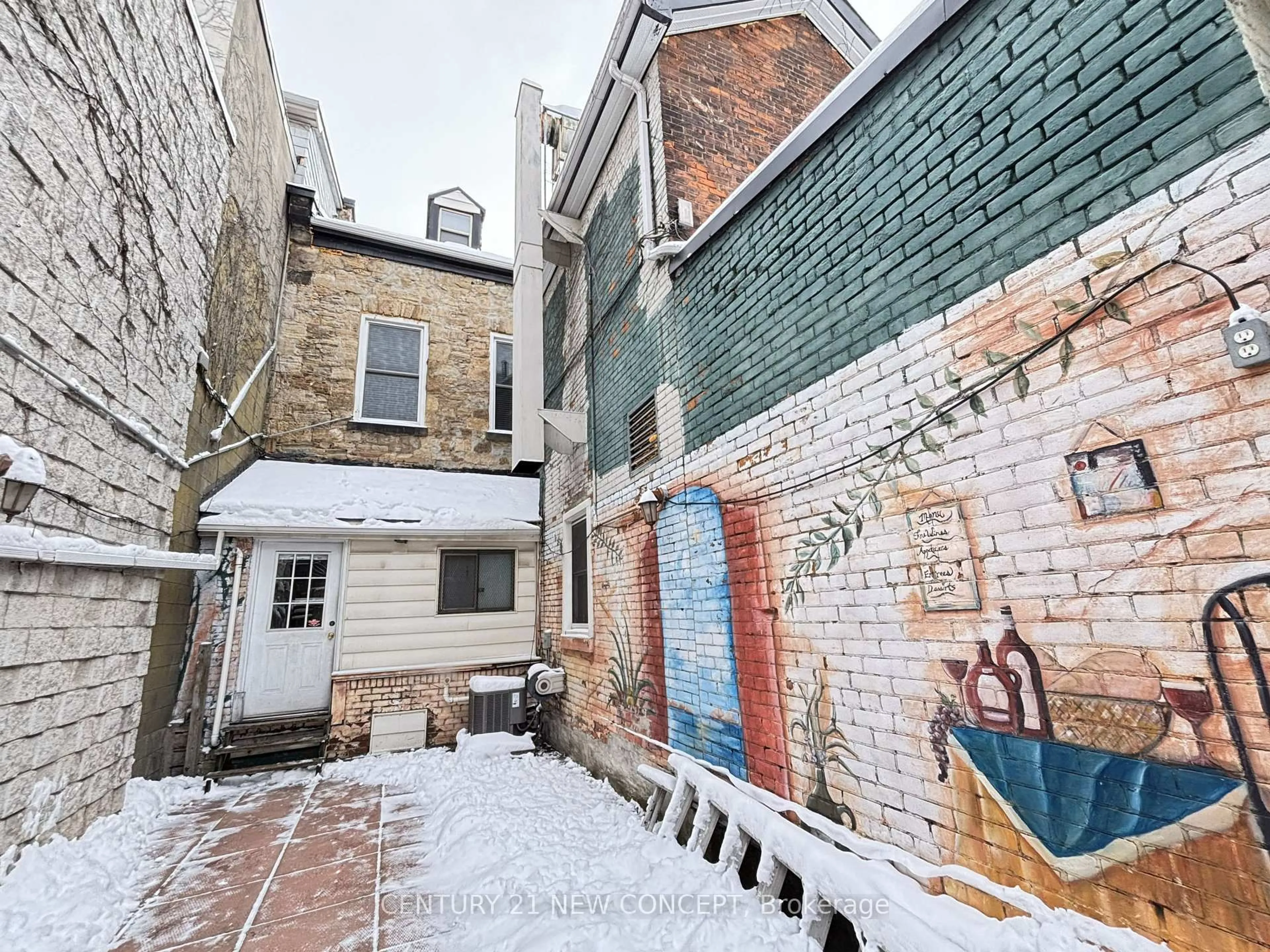 Patio, street for 146 James St, Hamilton Ontario L8P 3A2