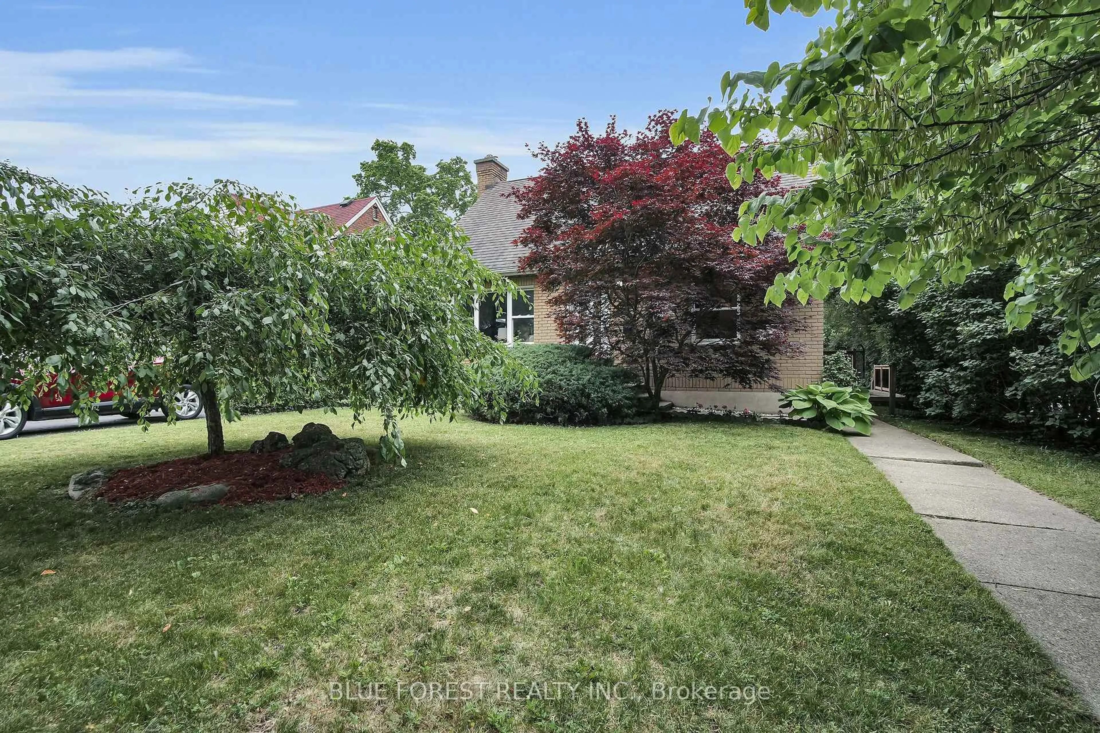 A pic from outside/outdoor area/front of a property/back of a property/a pic from drone, street for 685 Strathmeyer St, London East Ontario N5Y 3Z3