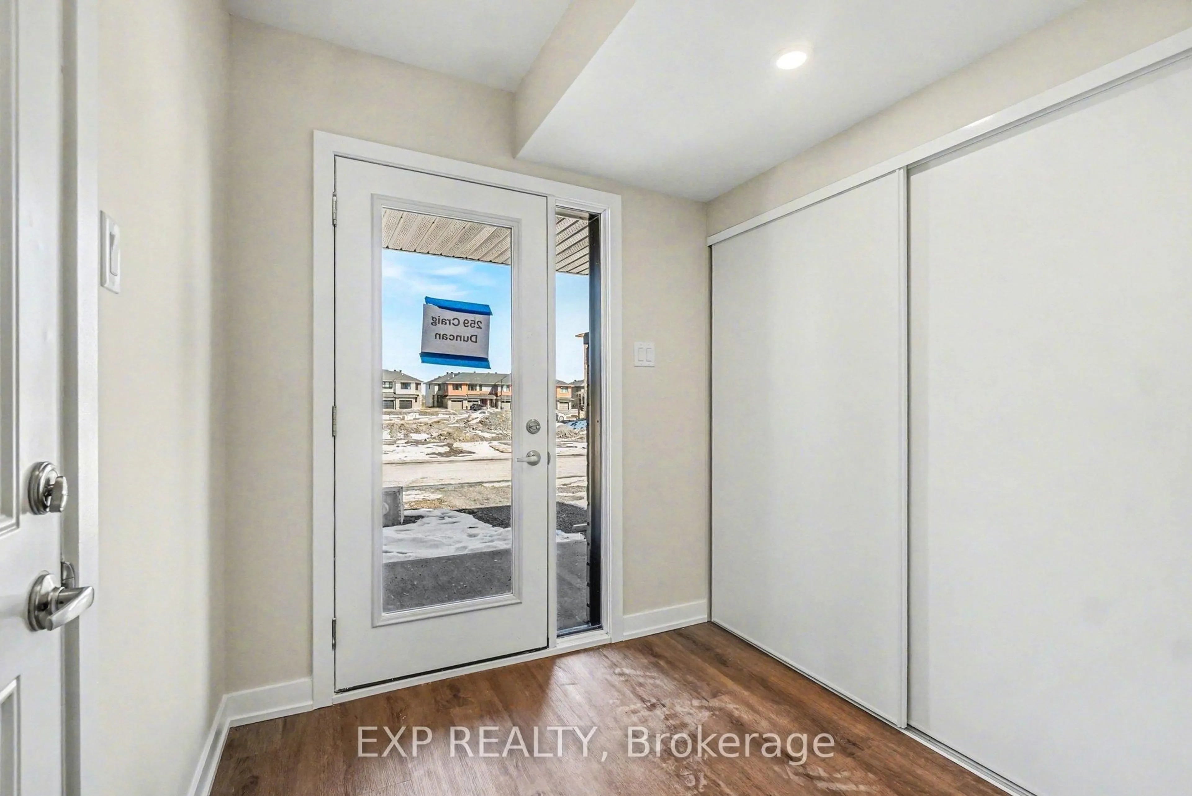 Indoor entryway for 259 Craig Duncan Terr, Ottawa Ontario K2C 3C7