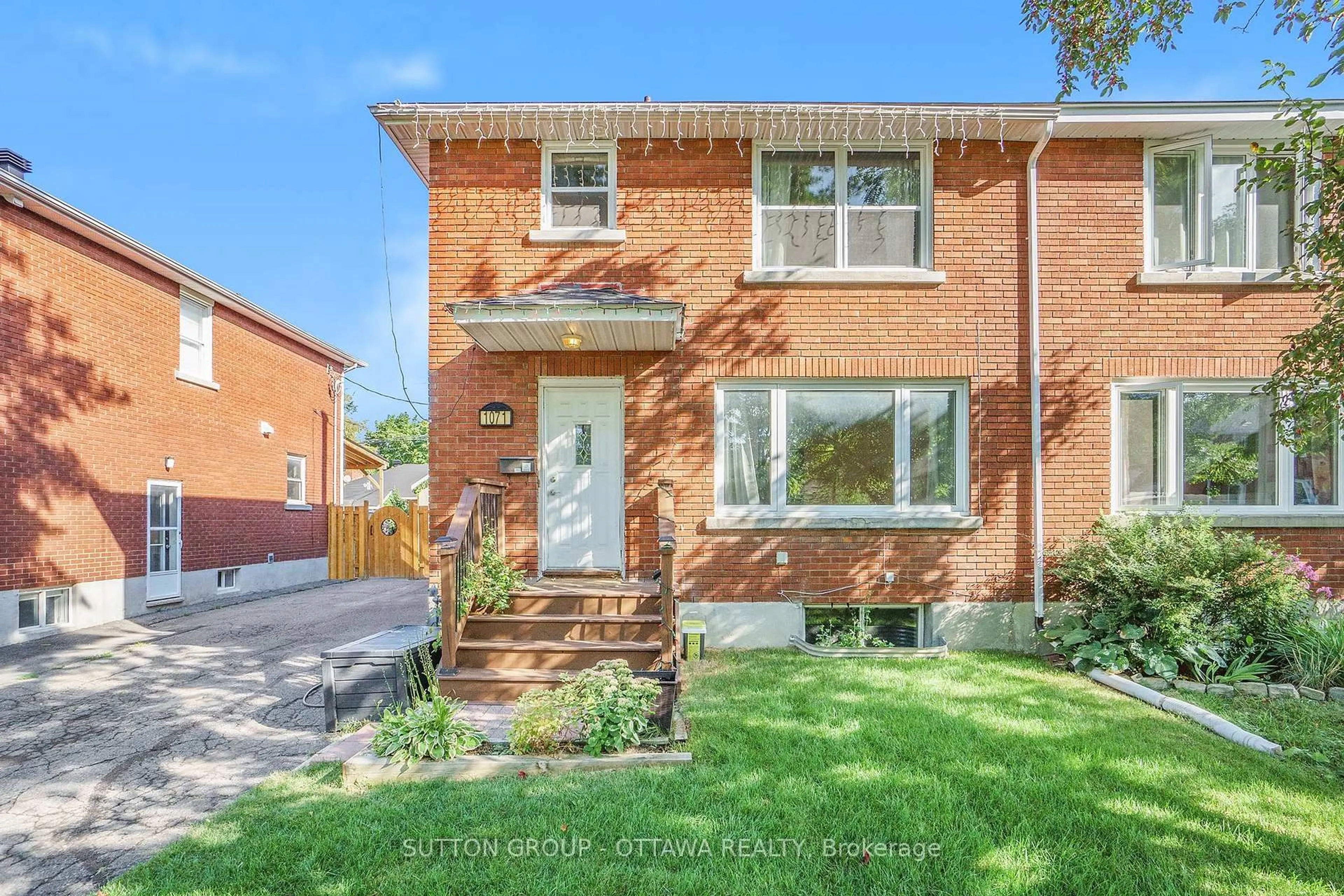 Home with brick exterior material, street for 1071 Aldea Ave, Ottawa Ontario K1H 8B8