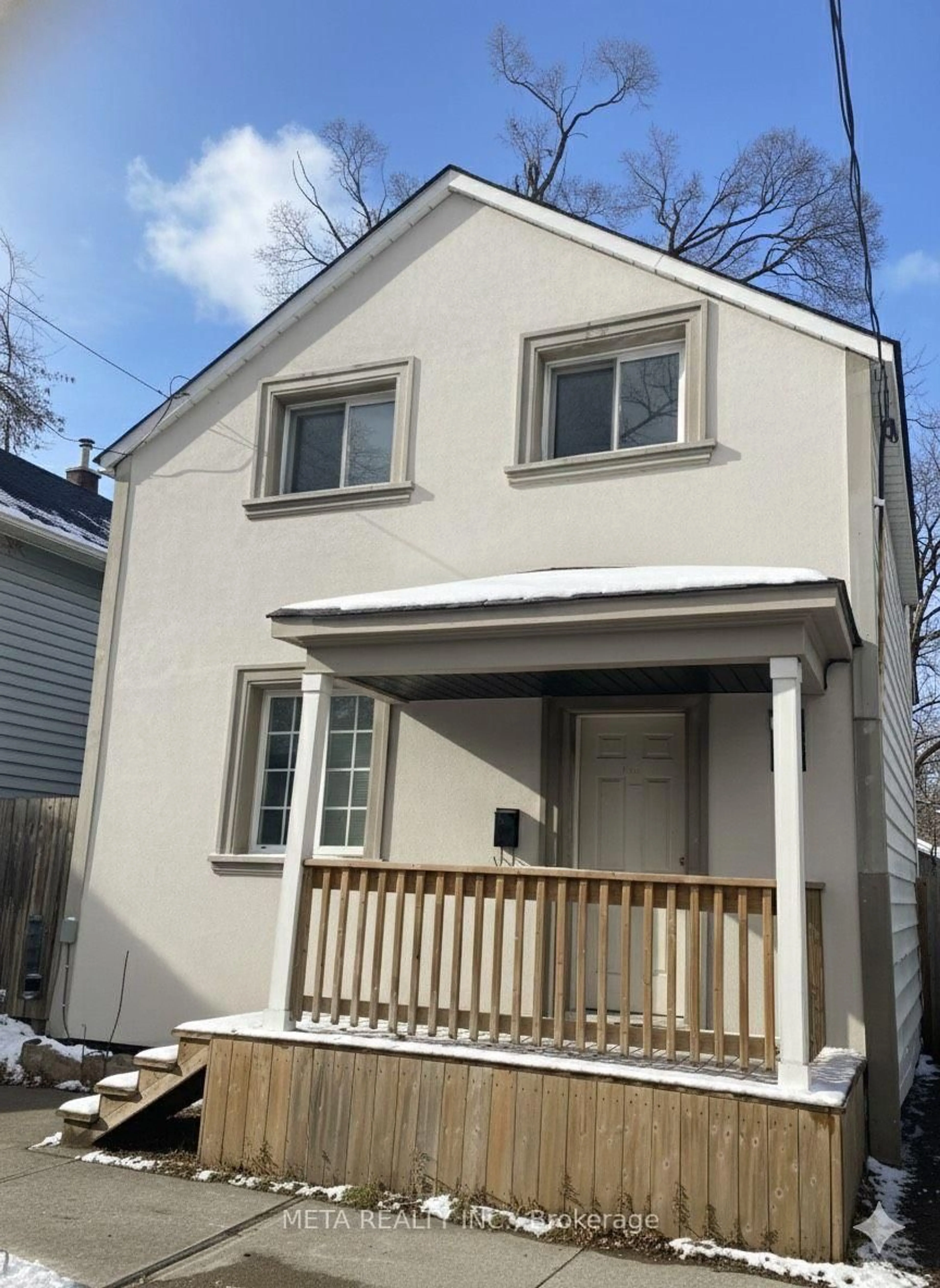 Home with vinyl exterior material, street for 636 Union St, Peterborough Ontario K9H 3V5