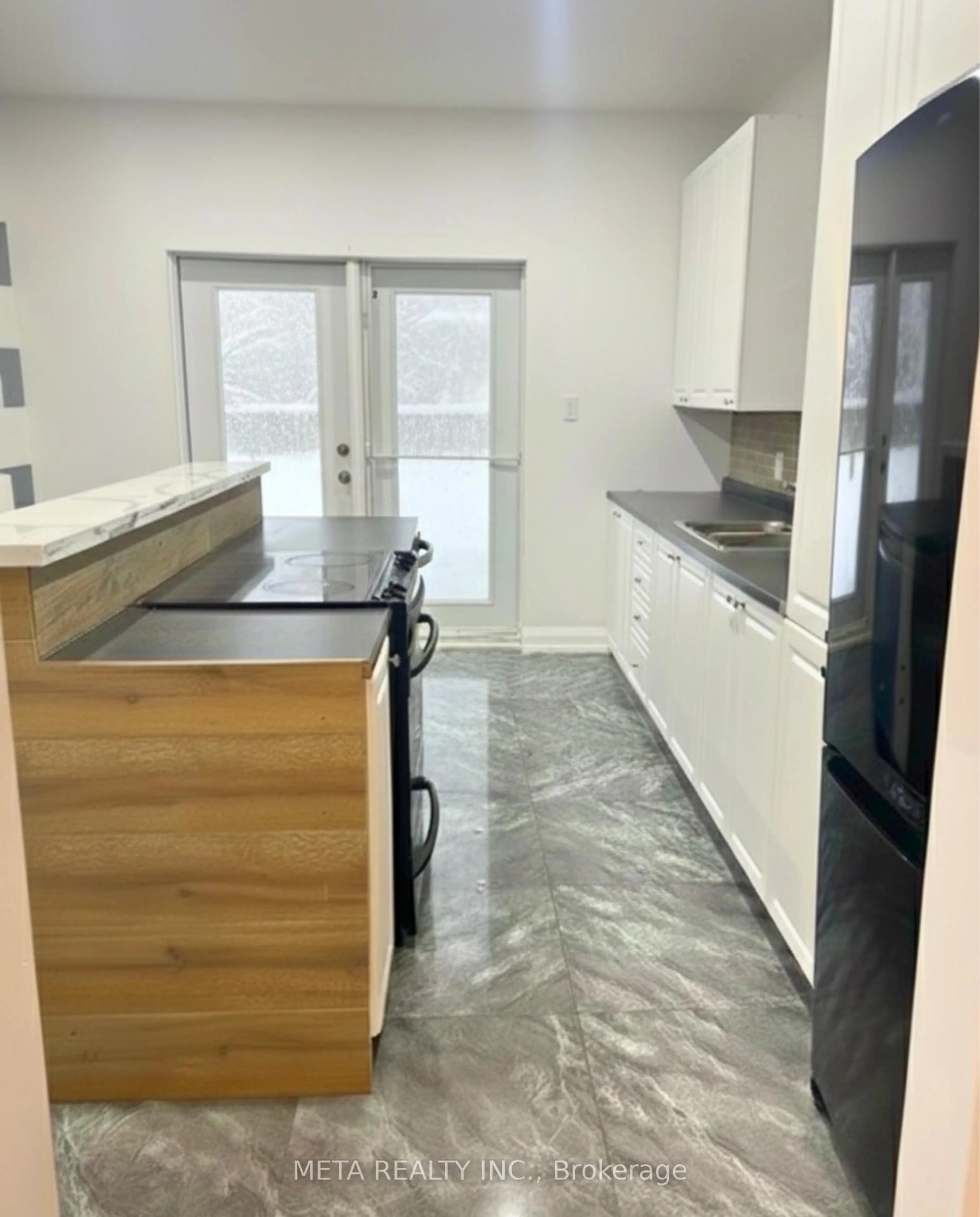 Unknown for 636 Union St, Peterborough Ontario K9H 3V5