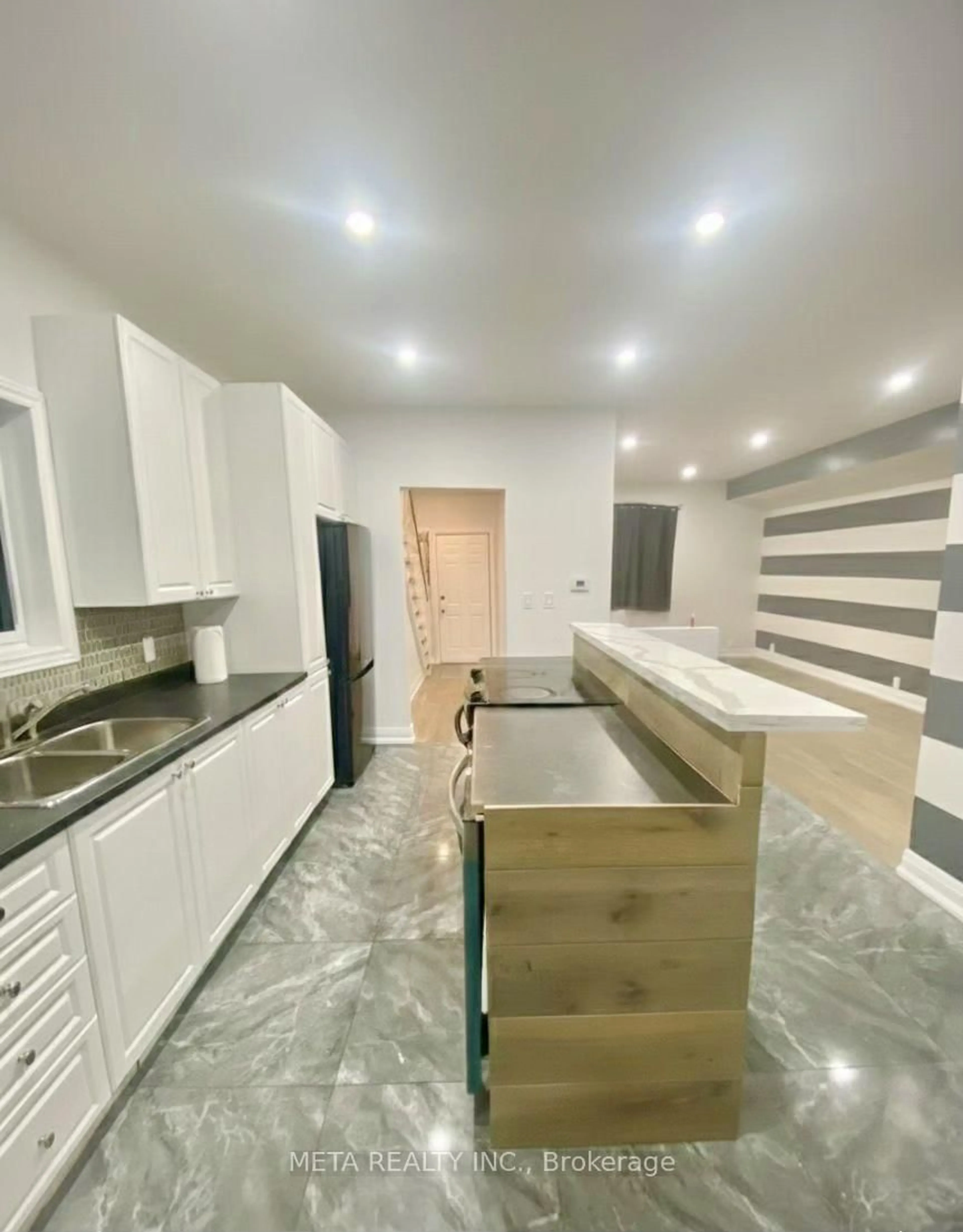 Unknown for 636 Union St, Peterborough Ontario K9H 3V5