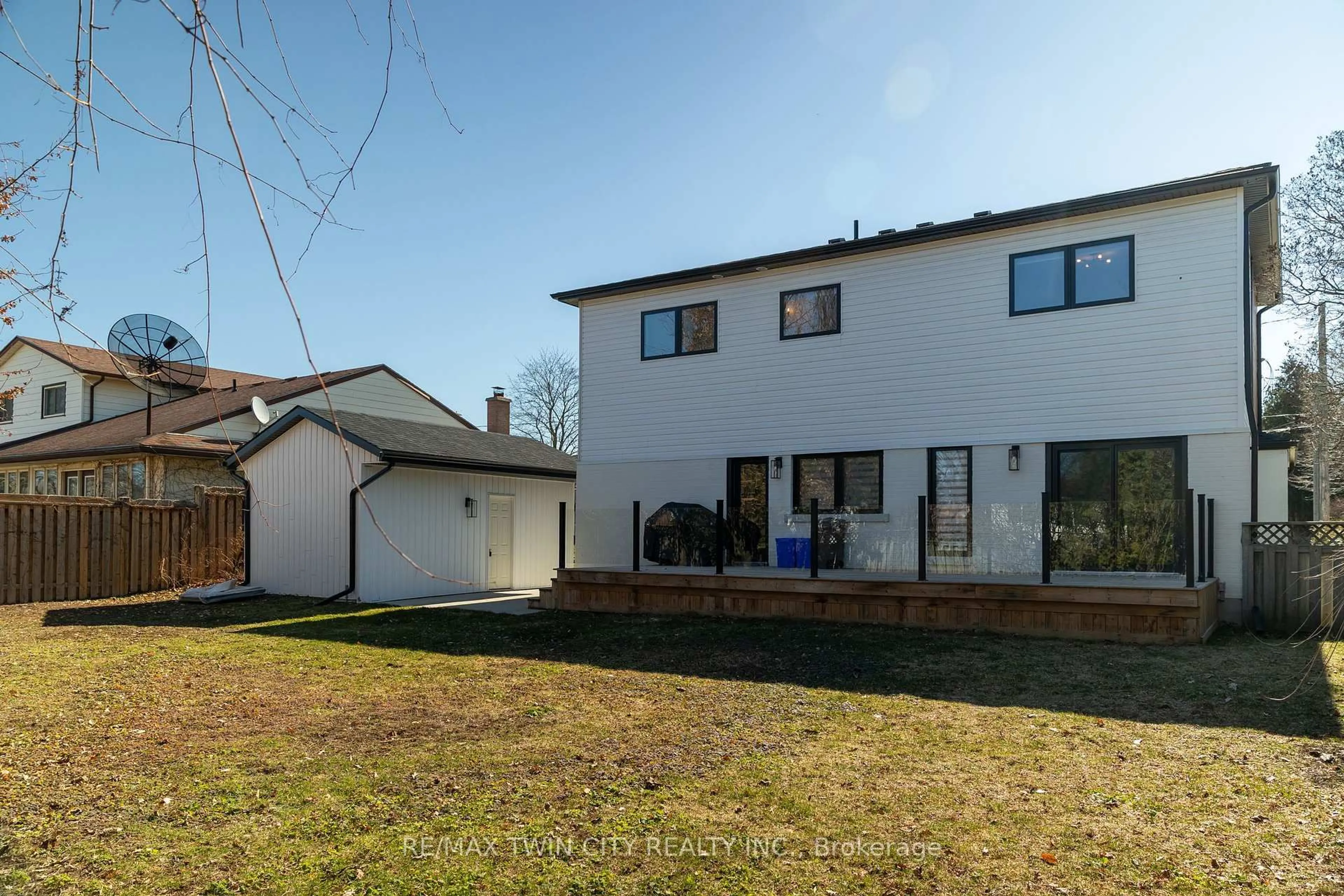 A pic from outside/outdoor area/front of a property/back of a property/a pic from drone, building for 40 VARADI Ave, Brantford Ontario N3R 3N3