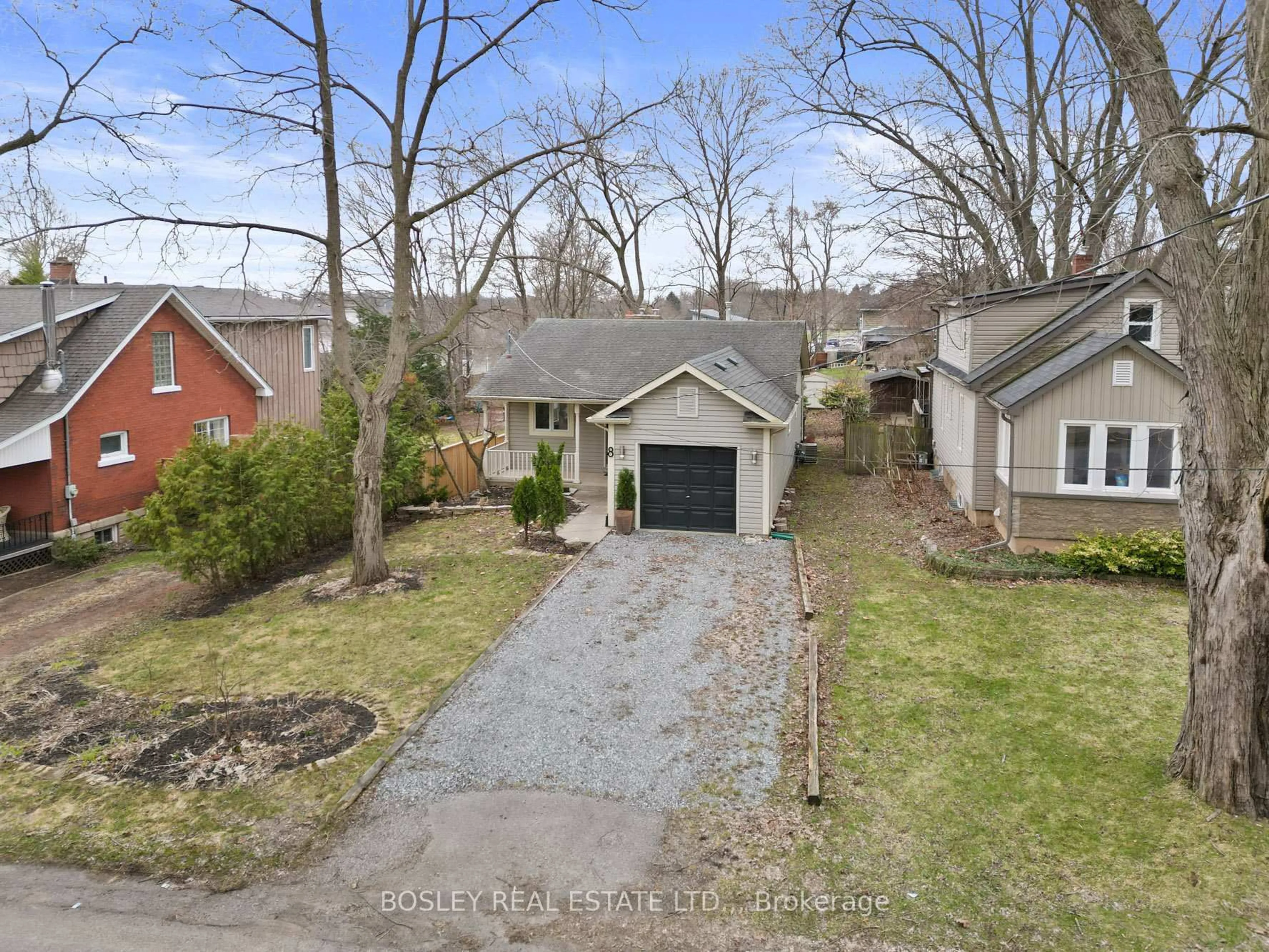 A pic from outside/outdoor area/front of a property/back of a property/a pic from drone, street for 8 EMMETT St, Pelham Ontario L0S 1E0