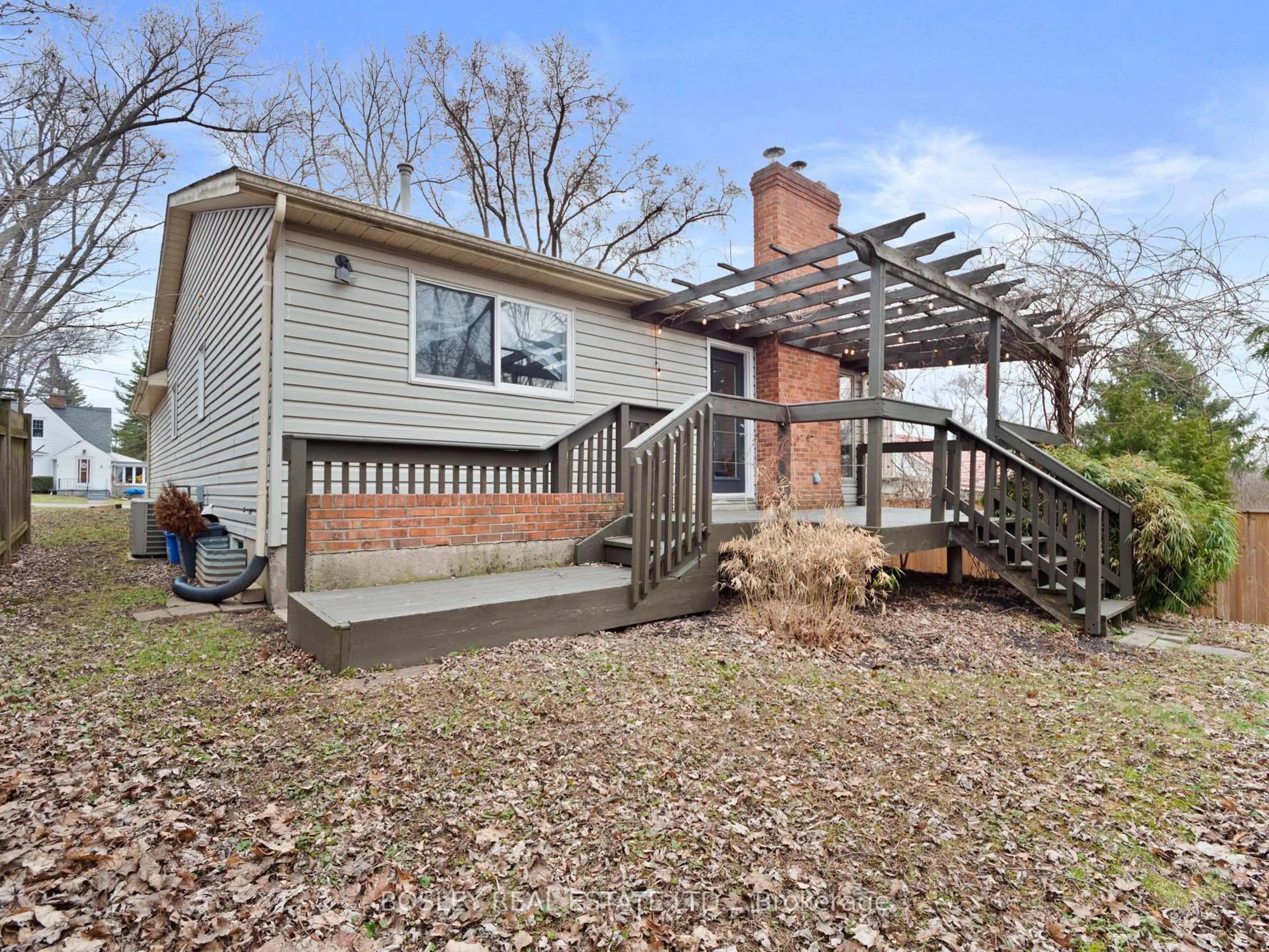 Unknown for 8 EMMETT St, Pelham Ontario L0S 1E0