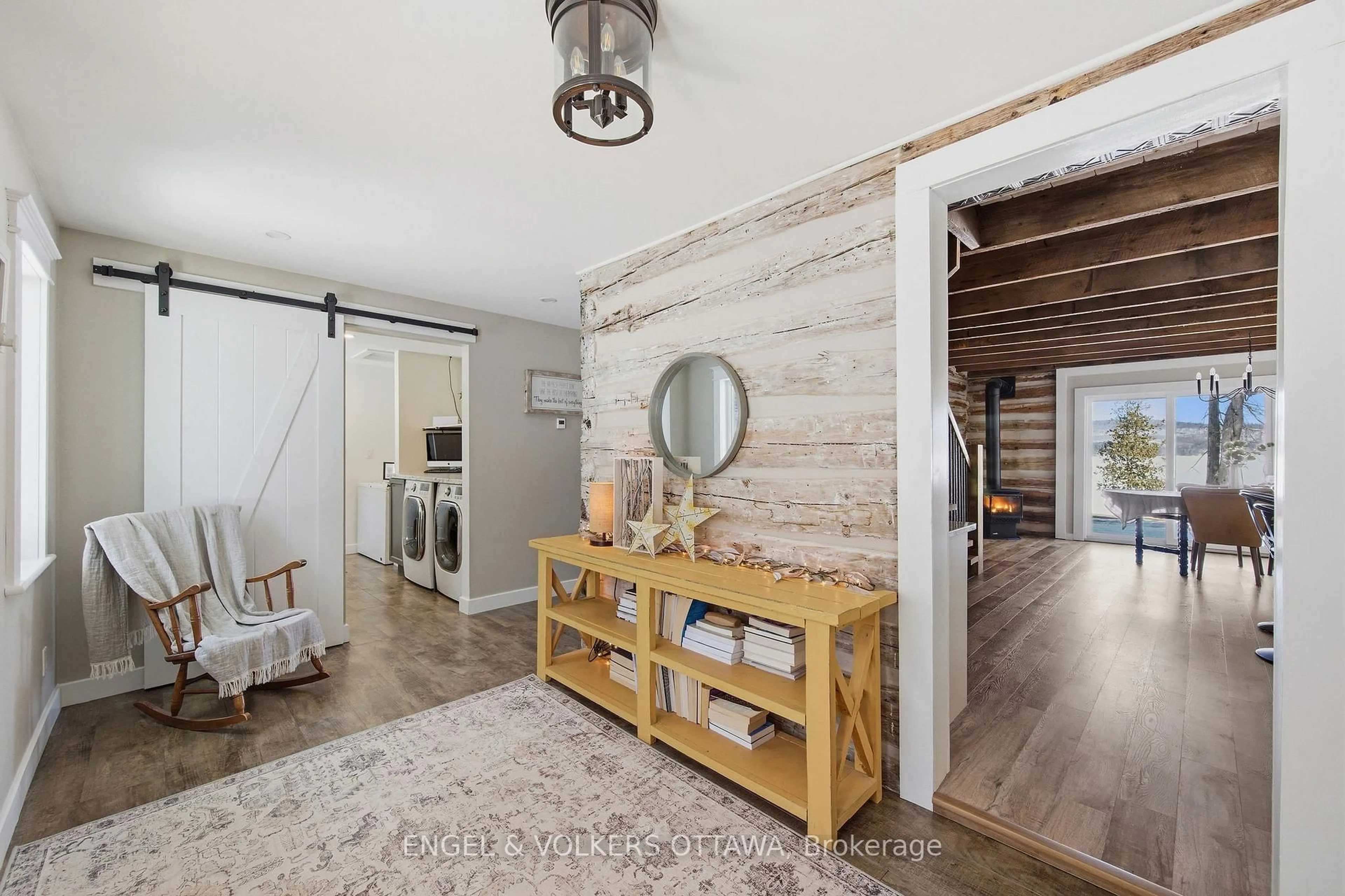 Indoor entryway for 106 Whites Beach Tr, Westmeath Ontario K0J 2L0