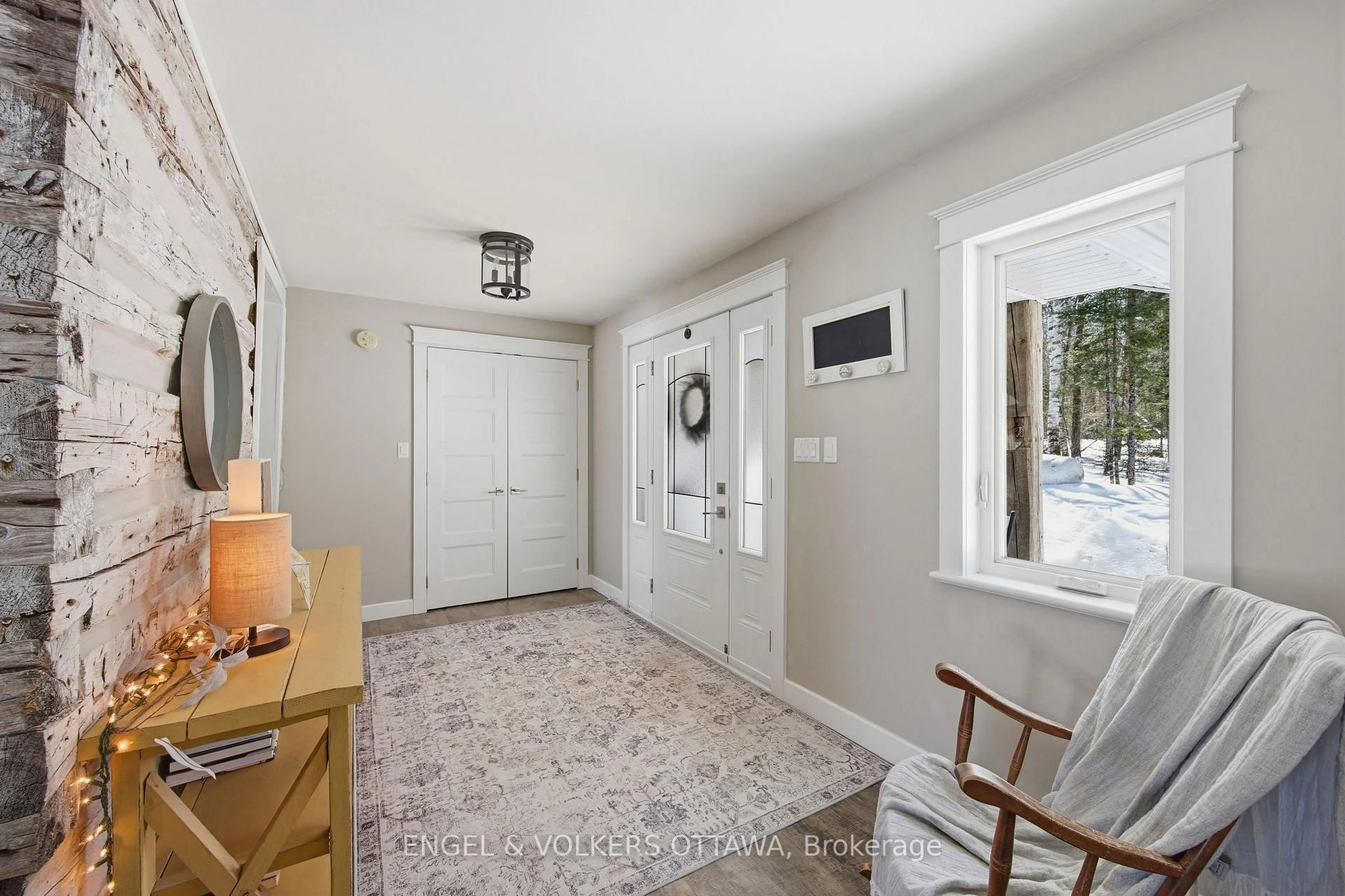 Indoor entryway for 106 Whites Beach Tr, Westmeath Ontario K0J 2L0