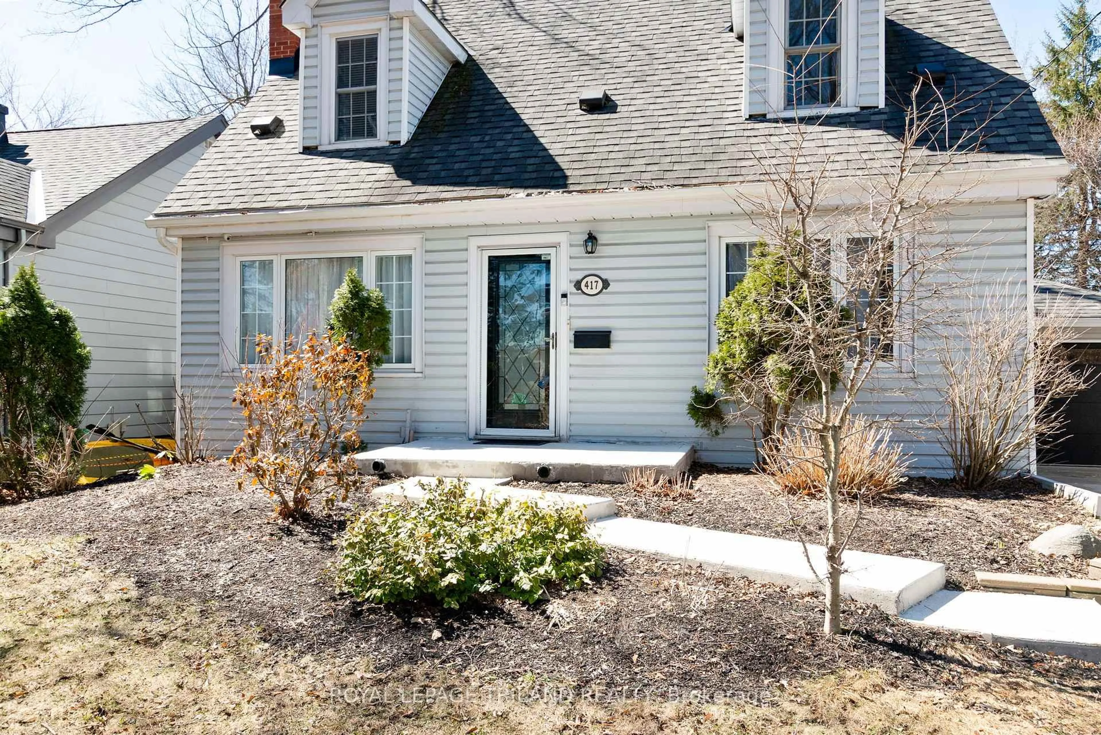 Home with vinyl exterior material, street for 417 BYRON Blvd, London South Ontario N6K 2L6