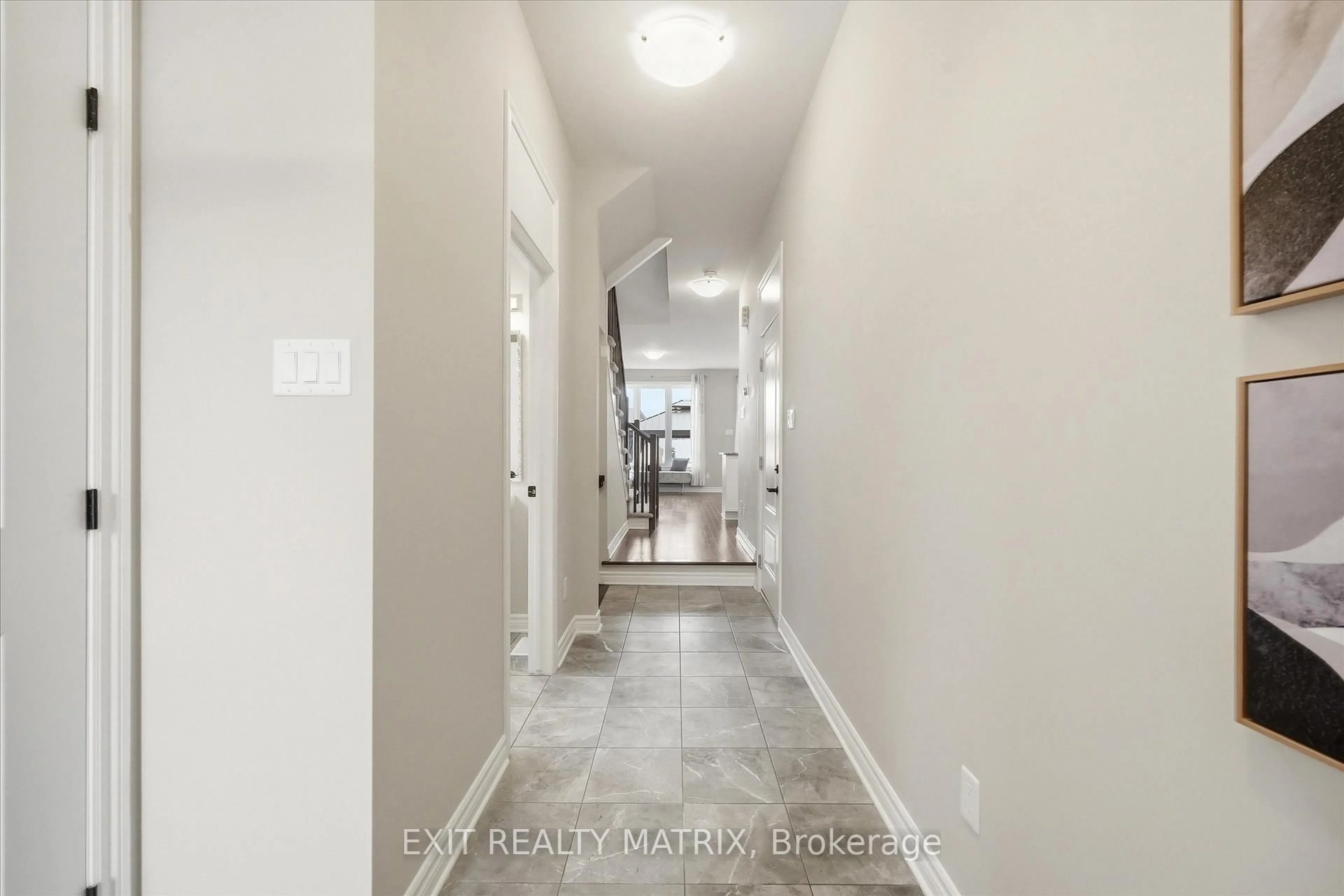 Indoor entryway for 23 Duncanville St, Russell Ontario K4R 0E8