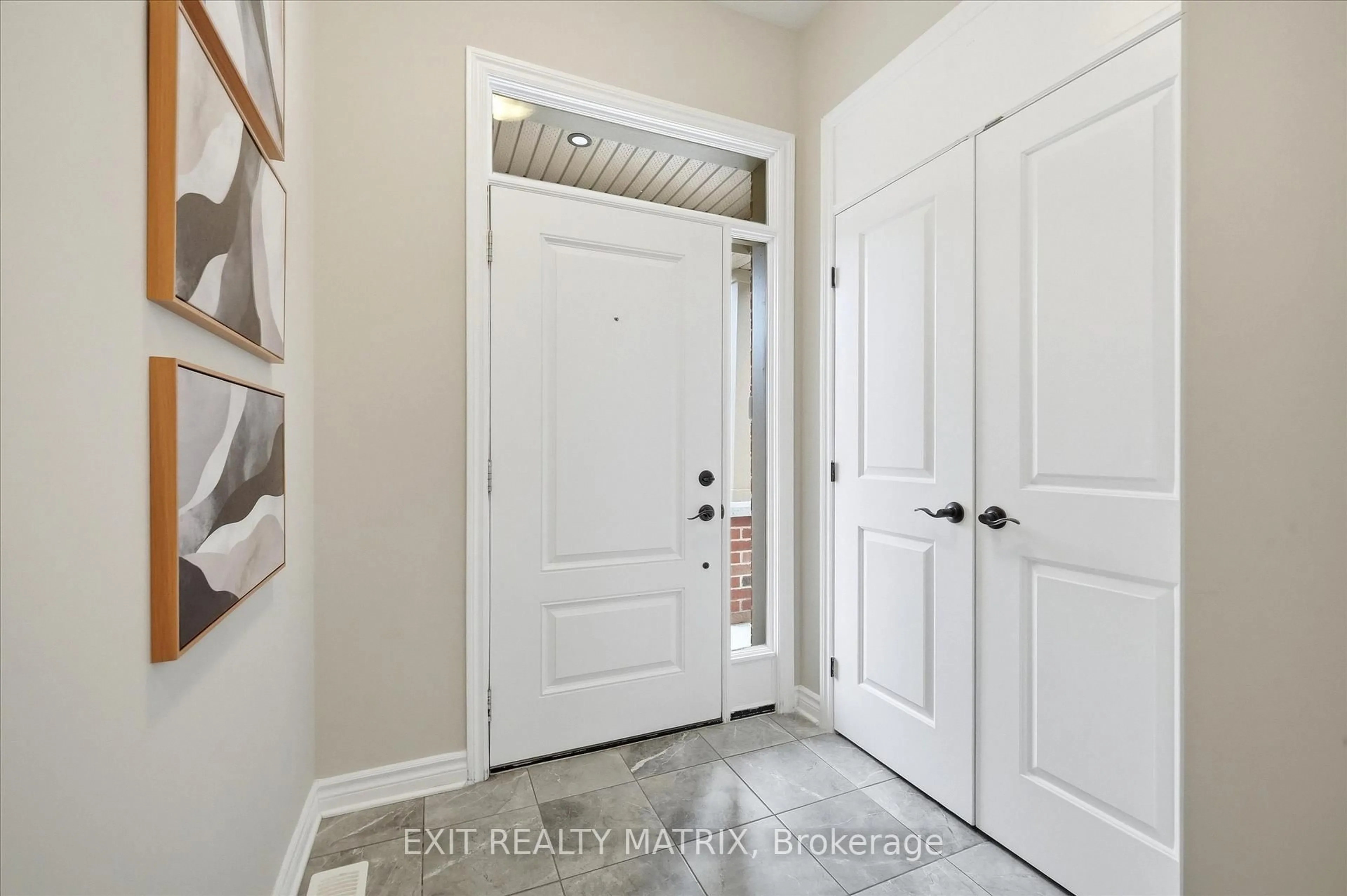 Indoor entryway for 23 Duncanville St, Russell Ontario K4R 0E8