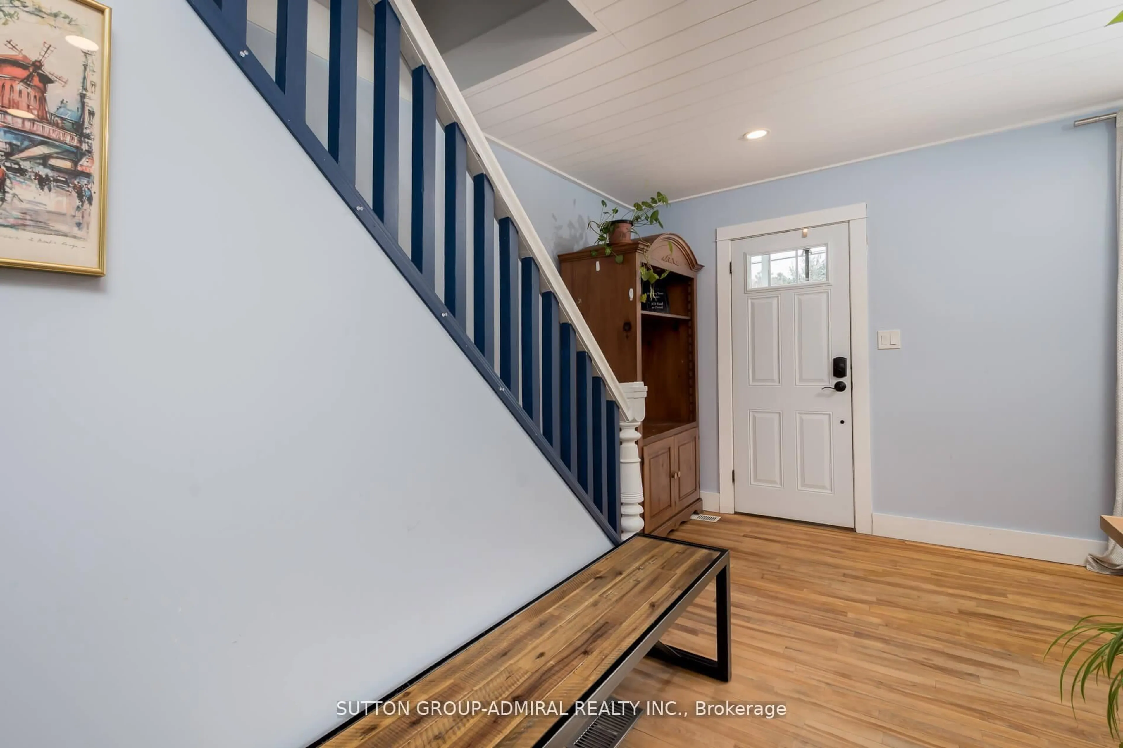 Indoor entryway for 536/538 Muskoka Road 3 N, Huntsville Ontario P1H 1C8