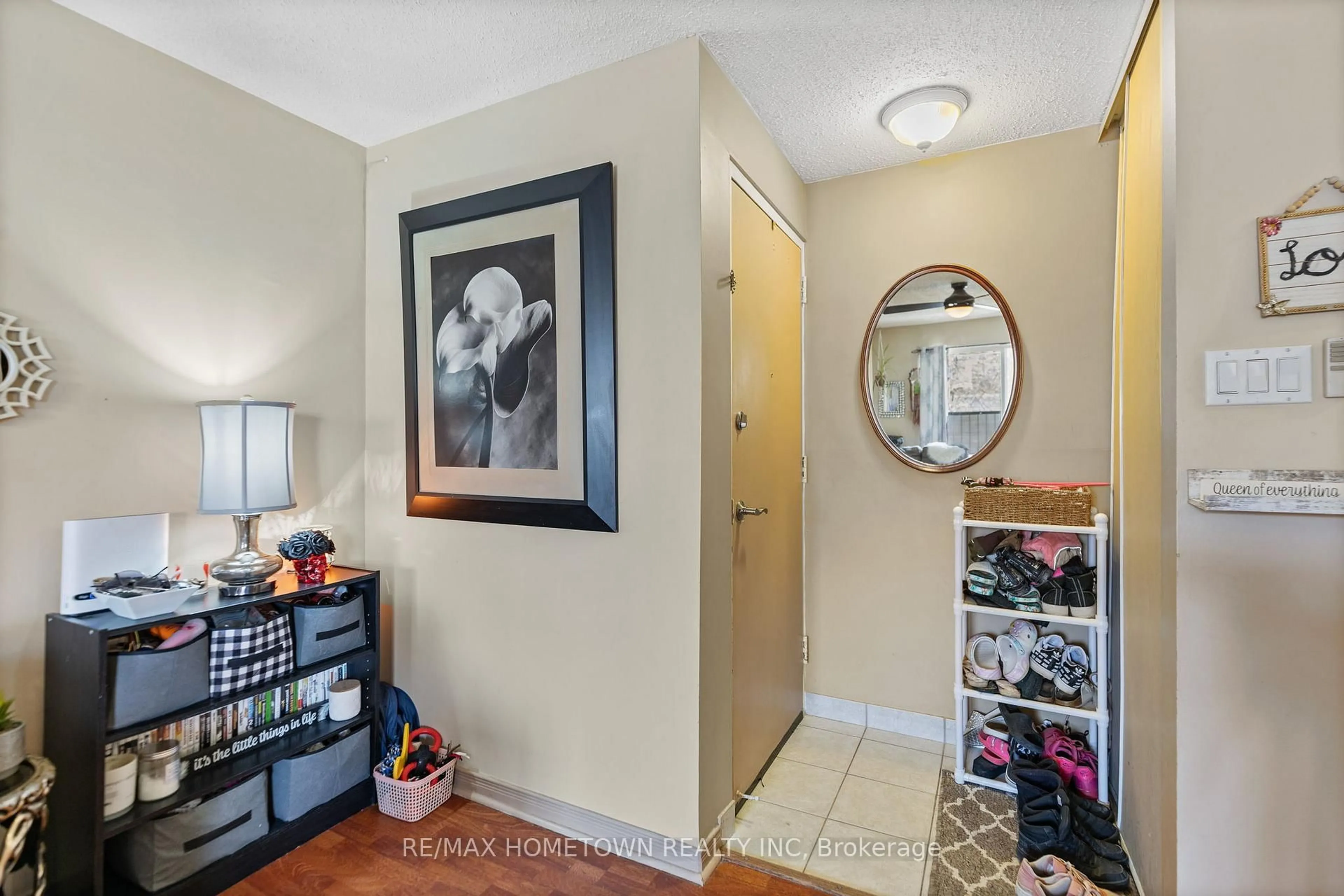 Indoor entryway for 323 Main St #202, Merrickville-Wolford Ontario K0G 1N0
