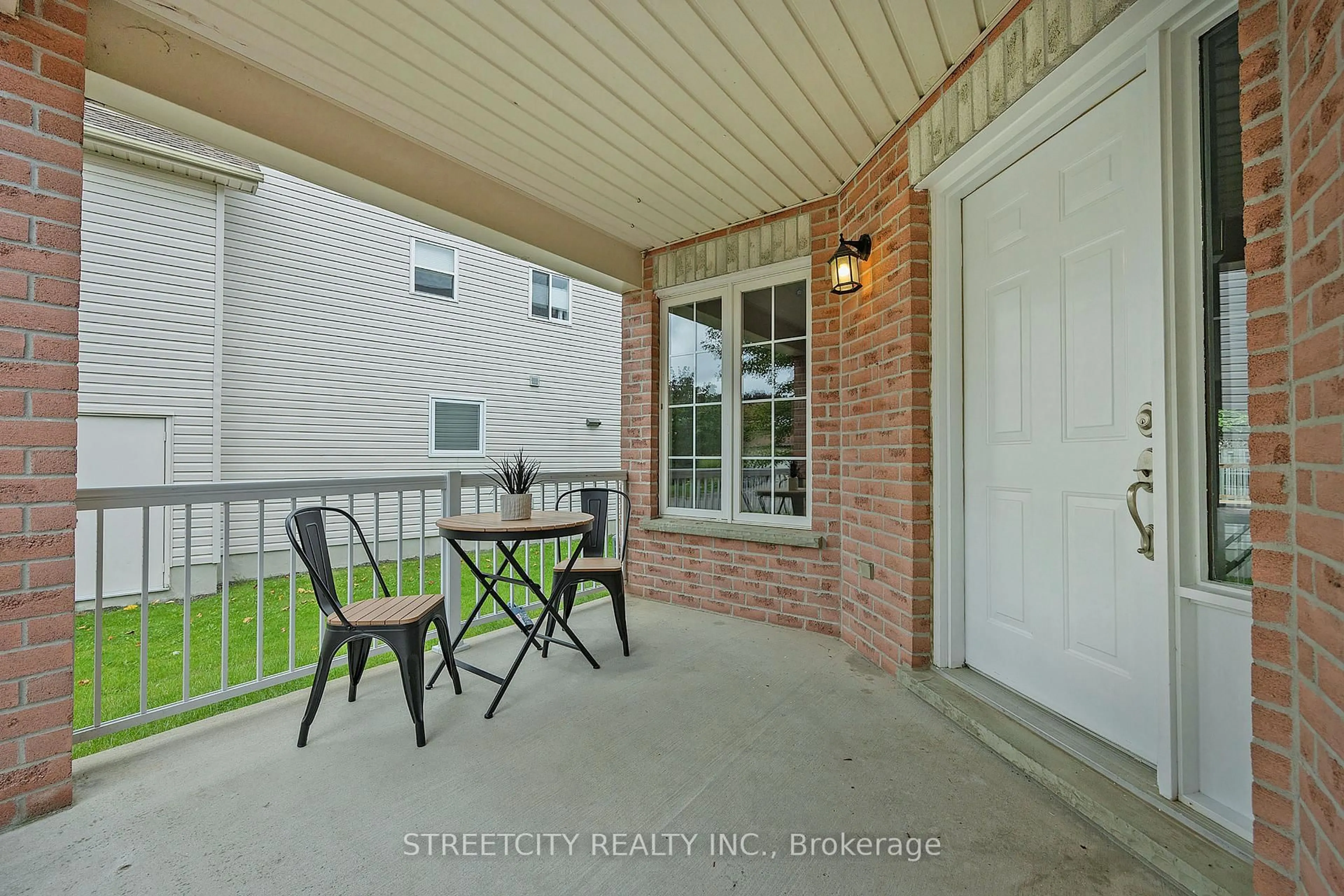 Patio, street for 808 GUILDWOOD Blvd, London North Ontario N6H 5G2
