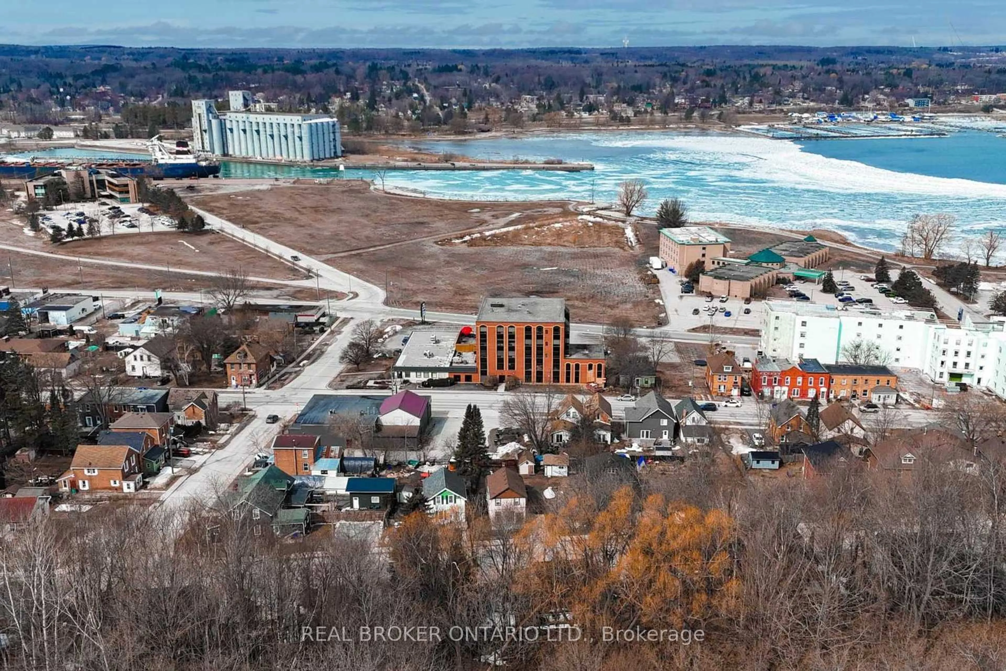 A pic from outside/outdoor area/front of a property/back of a property/a pic from drone, unknown for 1717 2nd Ave #5, Owen Sound Ontario N4K 6V4