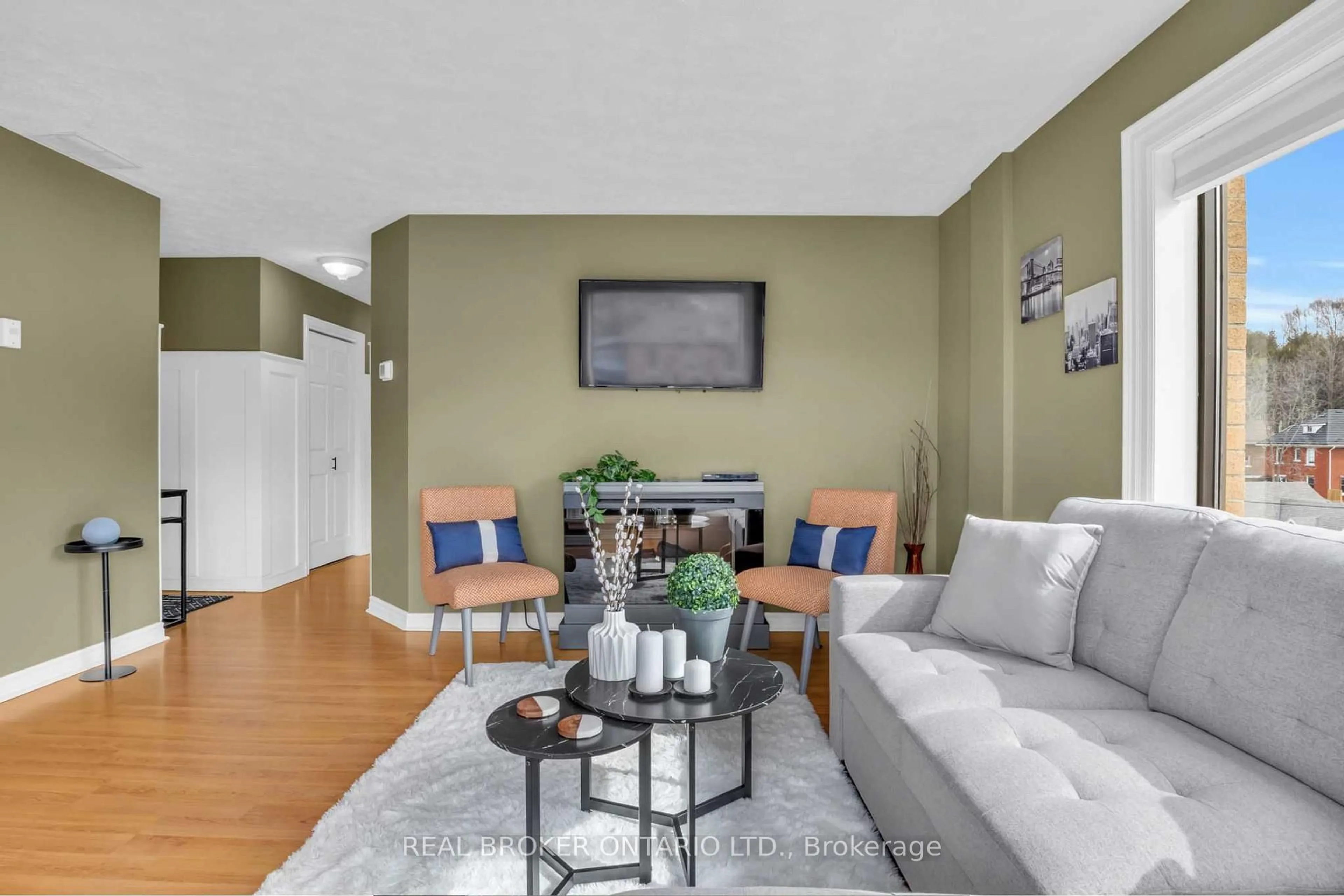 Living room with furniture, unknown for 1717 2nd Ave #5, Owen Sound Ontario N4K 6V4