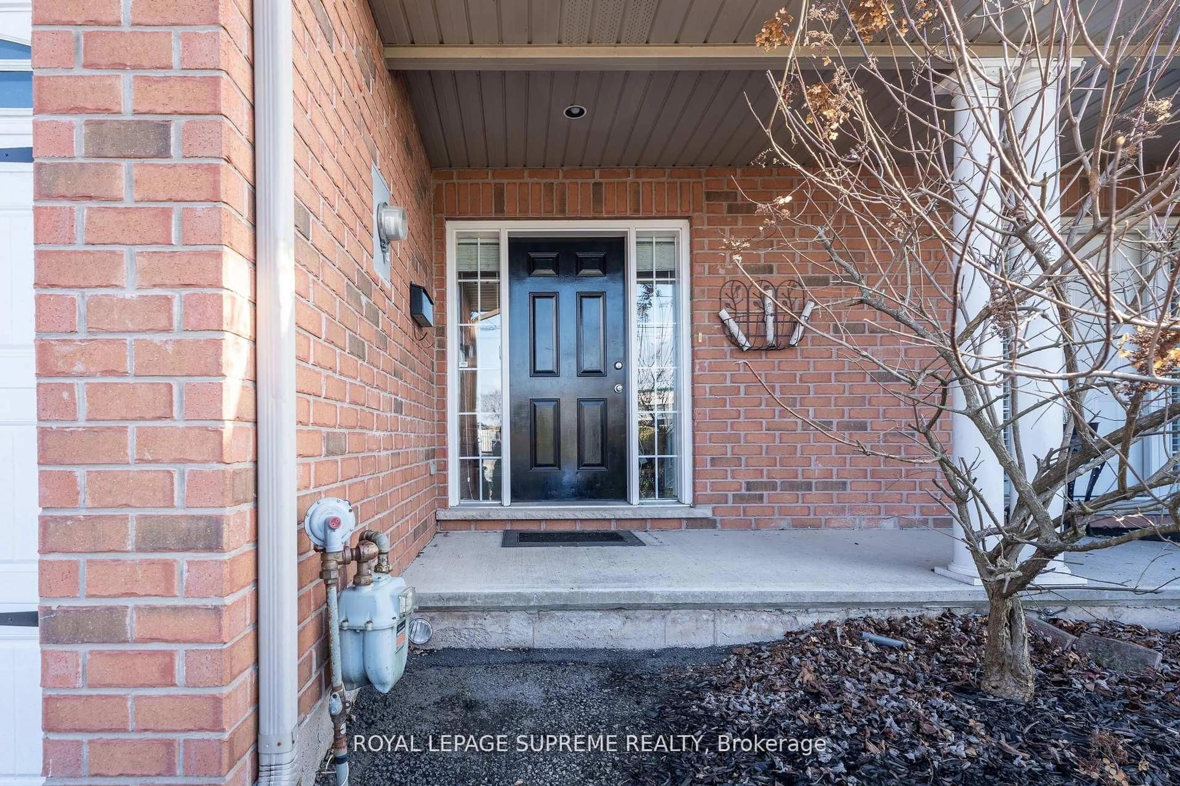 Indoor entryway for 31 1/2 Thorold Rd, Welland Ontario L3C 3T3