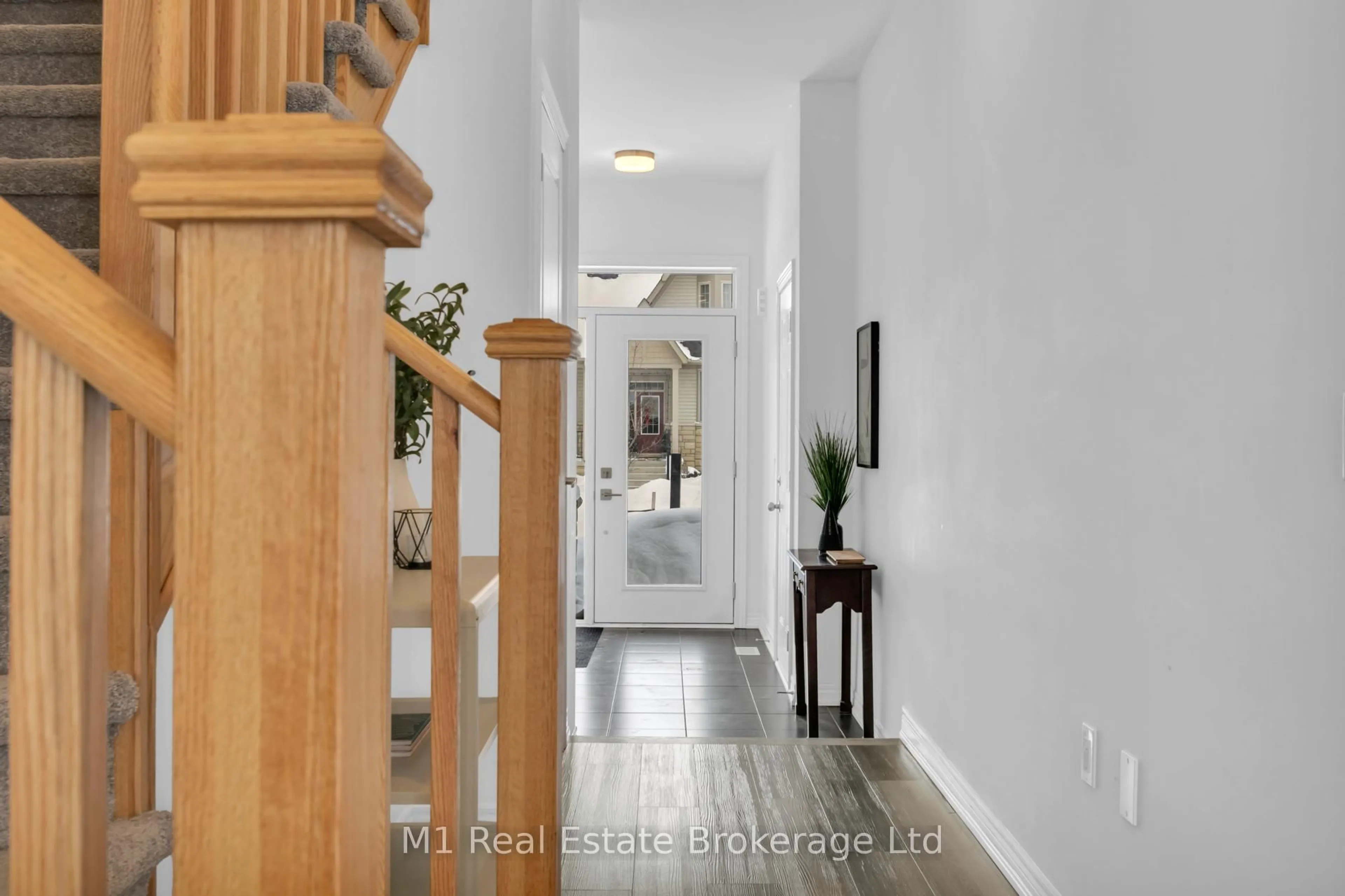Indoor entryway for 197 Farley Rd, Centre Wellington Ontario N1M 0J2