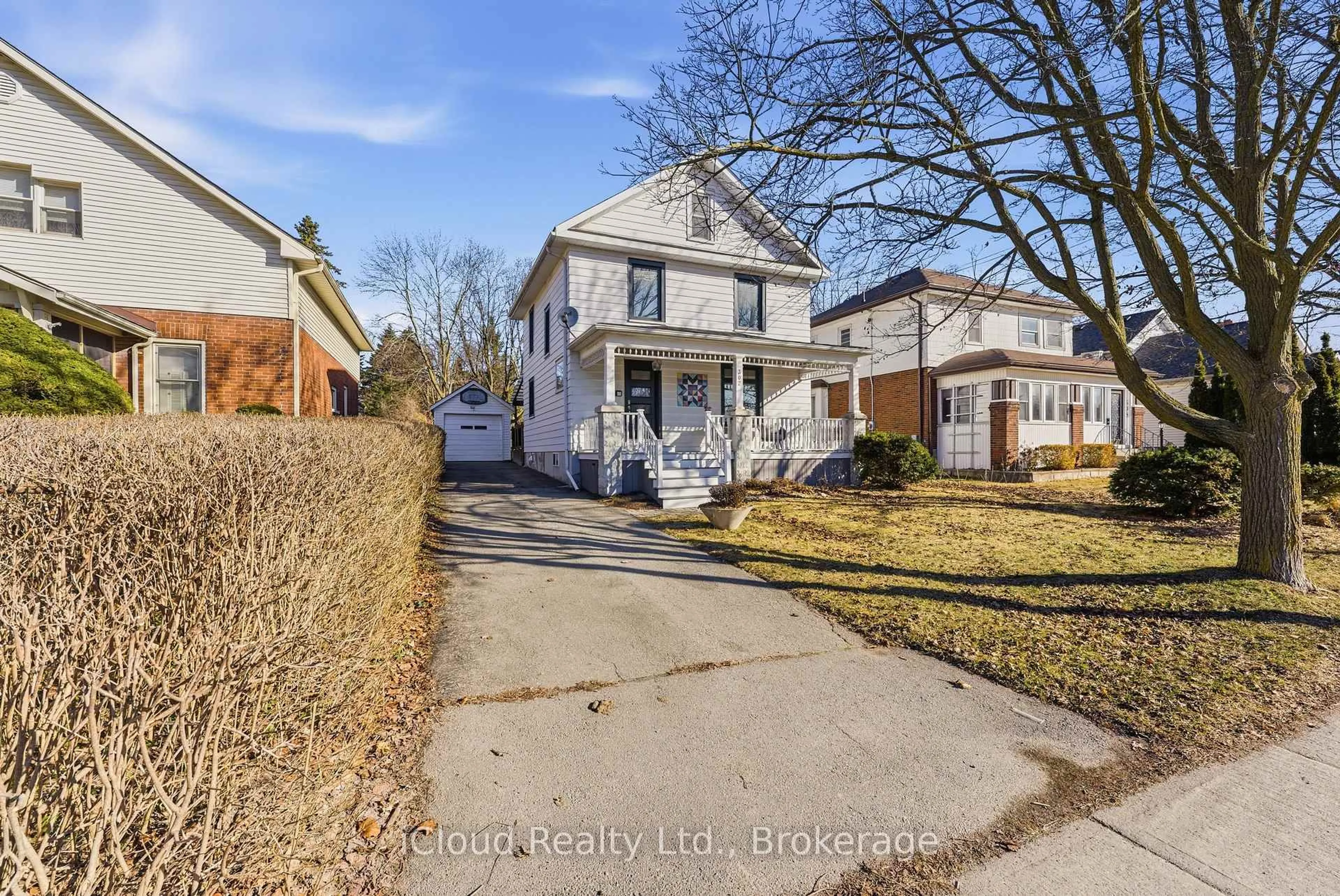 A pic from outside/outdoor area/front of a property/back of a property/a pic from drone, street for 302 Bridge St, Belleville Ontario K8N 1P6